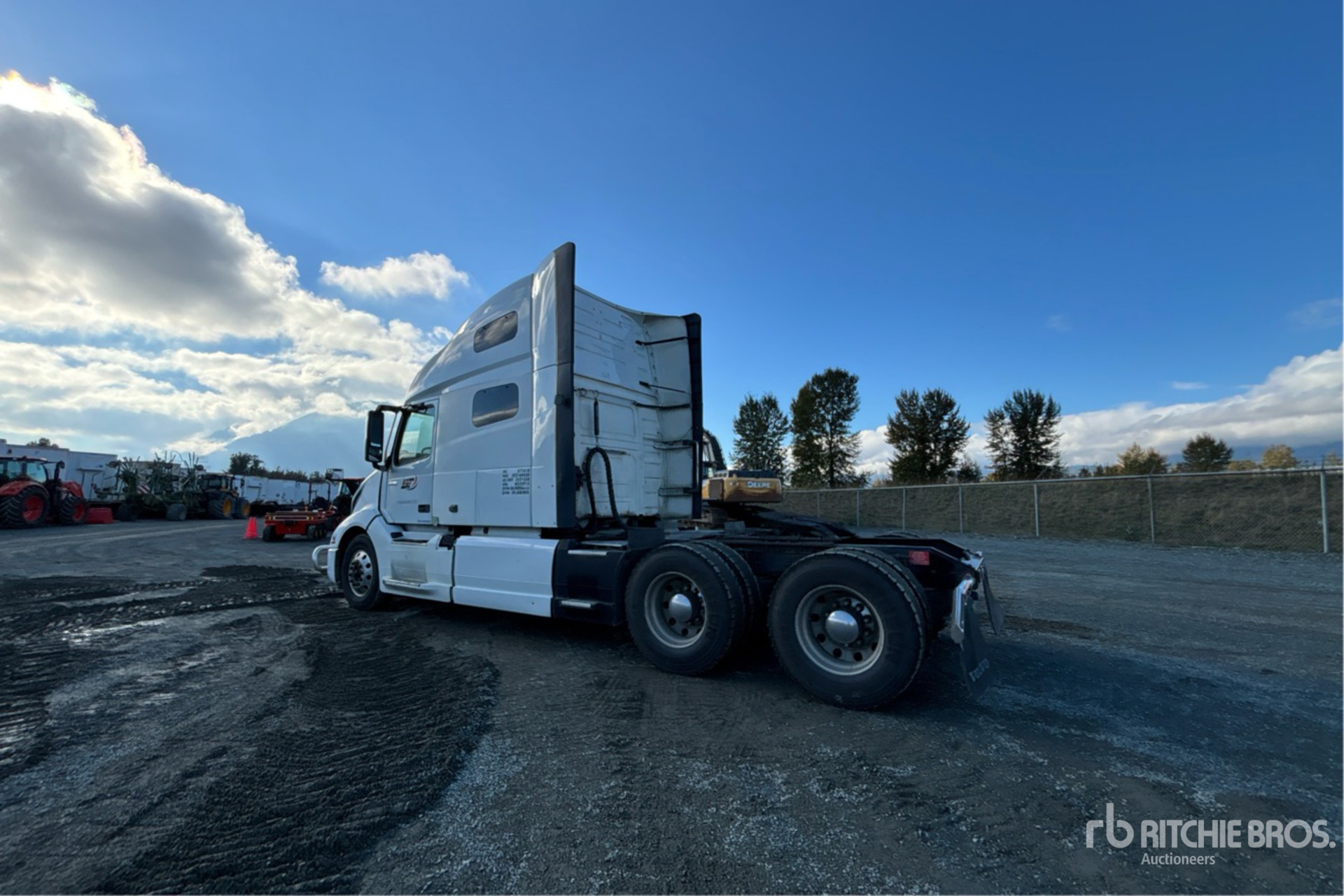 2020 Volvo VNL