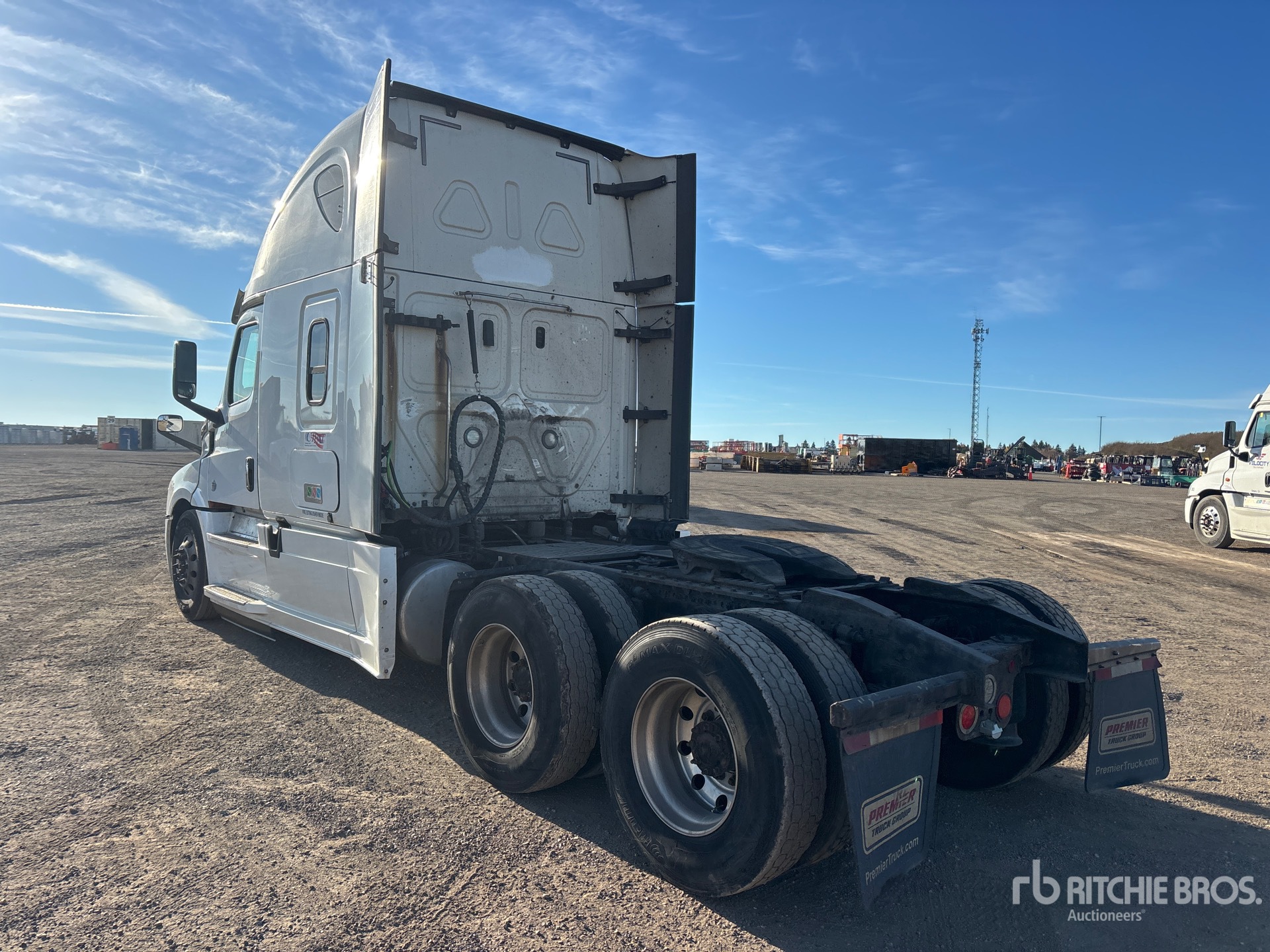 2020 Freightliner CASCADIA 126