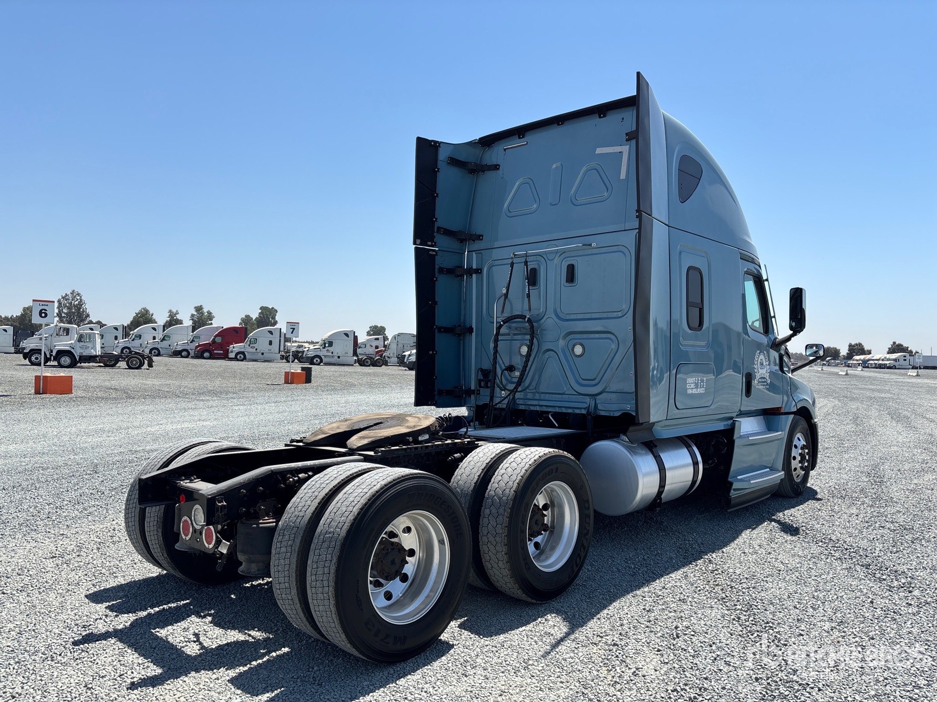 2021 Freightliner CASCADIA 126