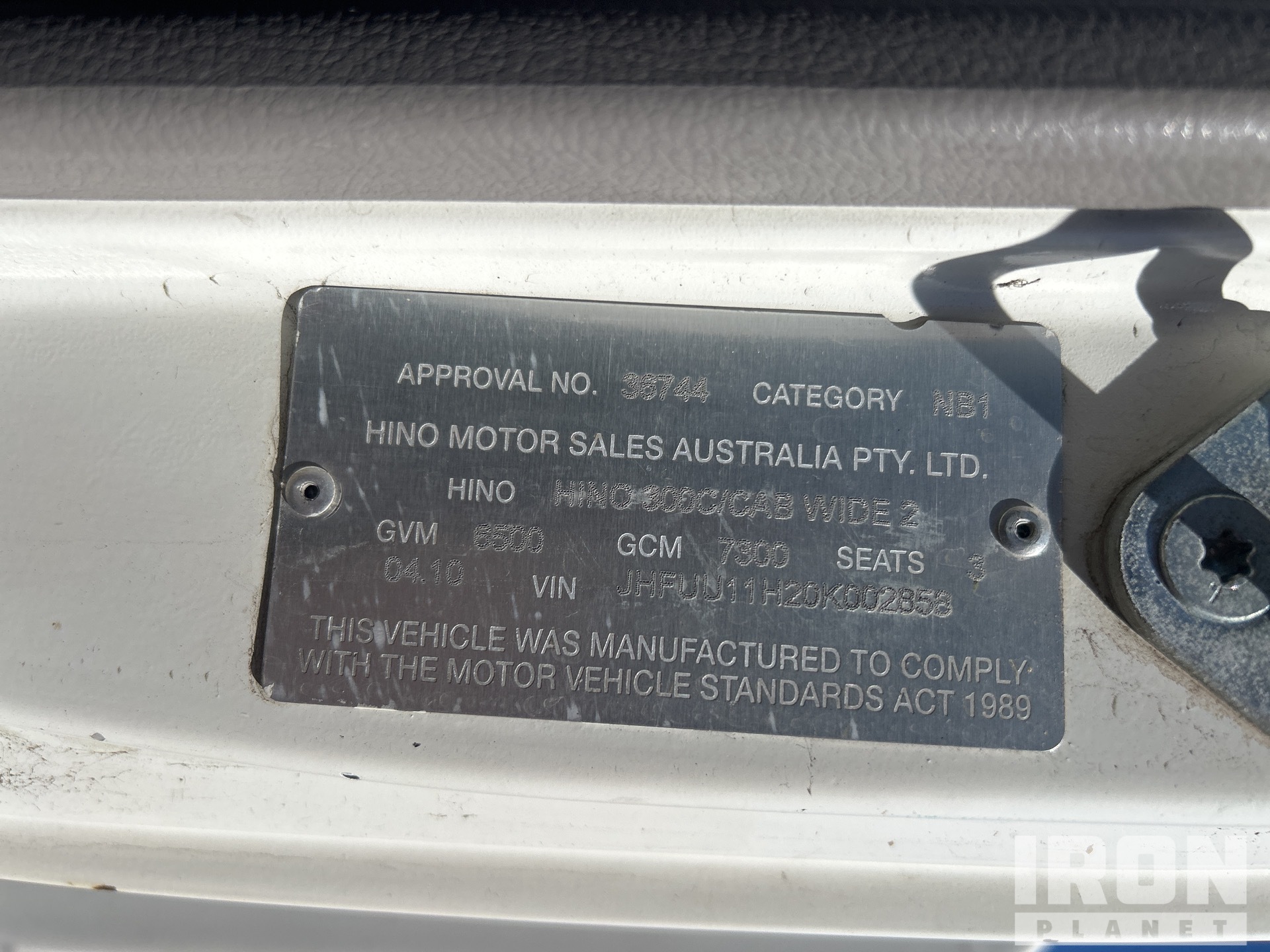 2010 Hino 300C