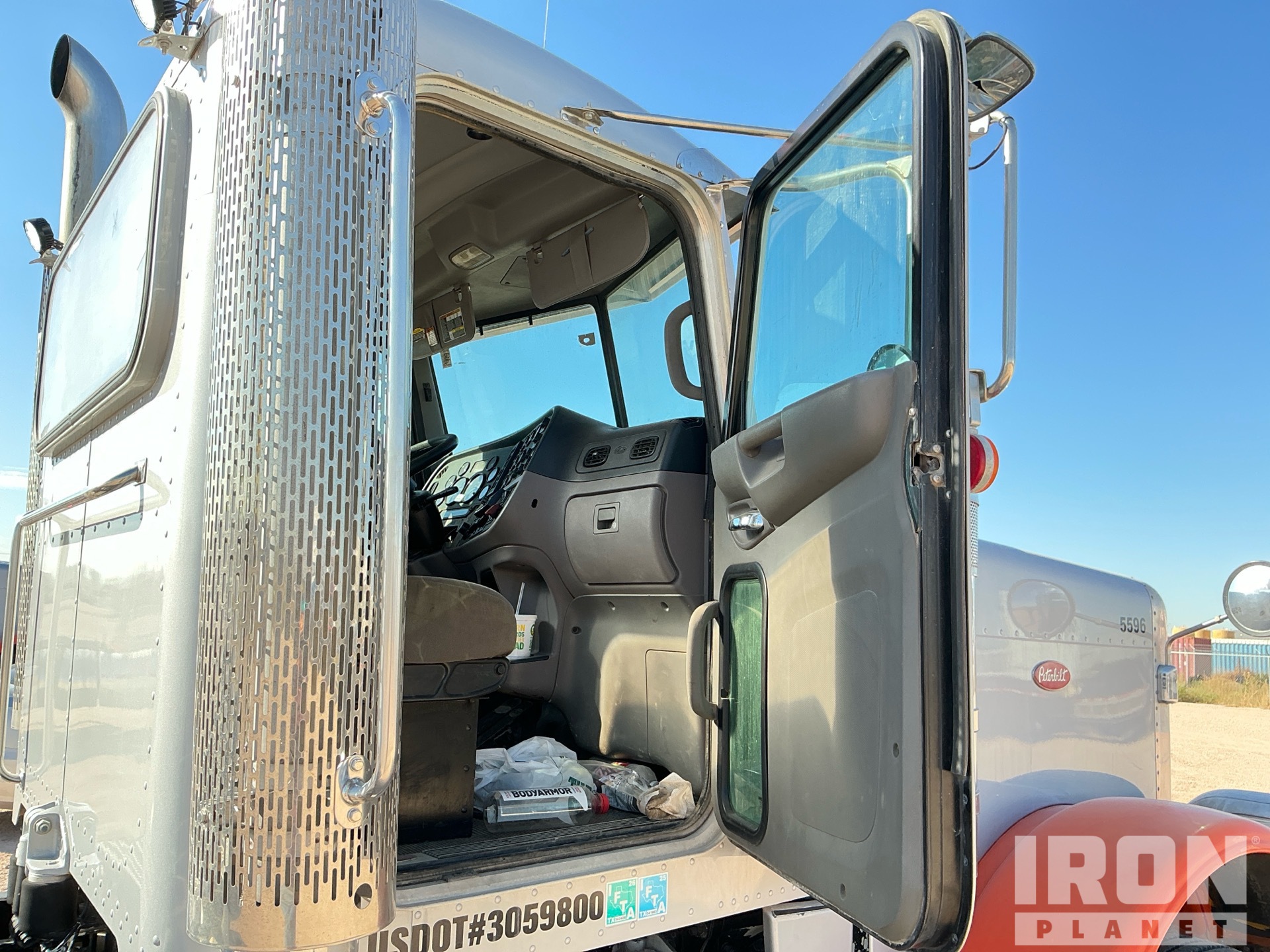 2015 Peterbilt 389
