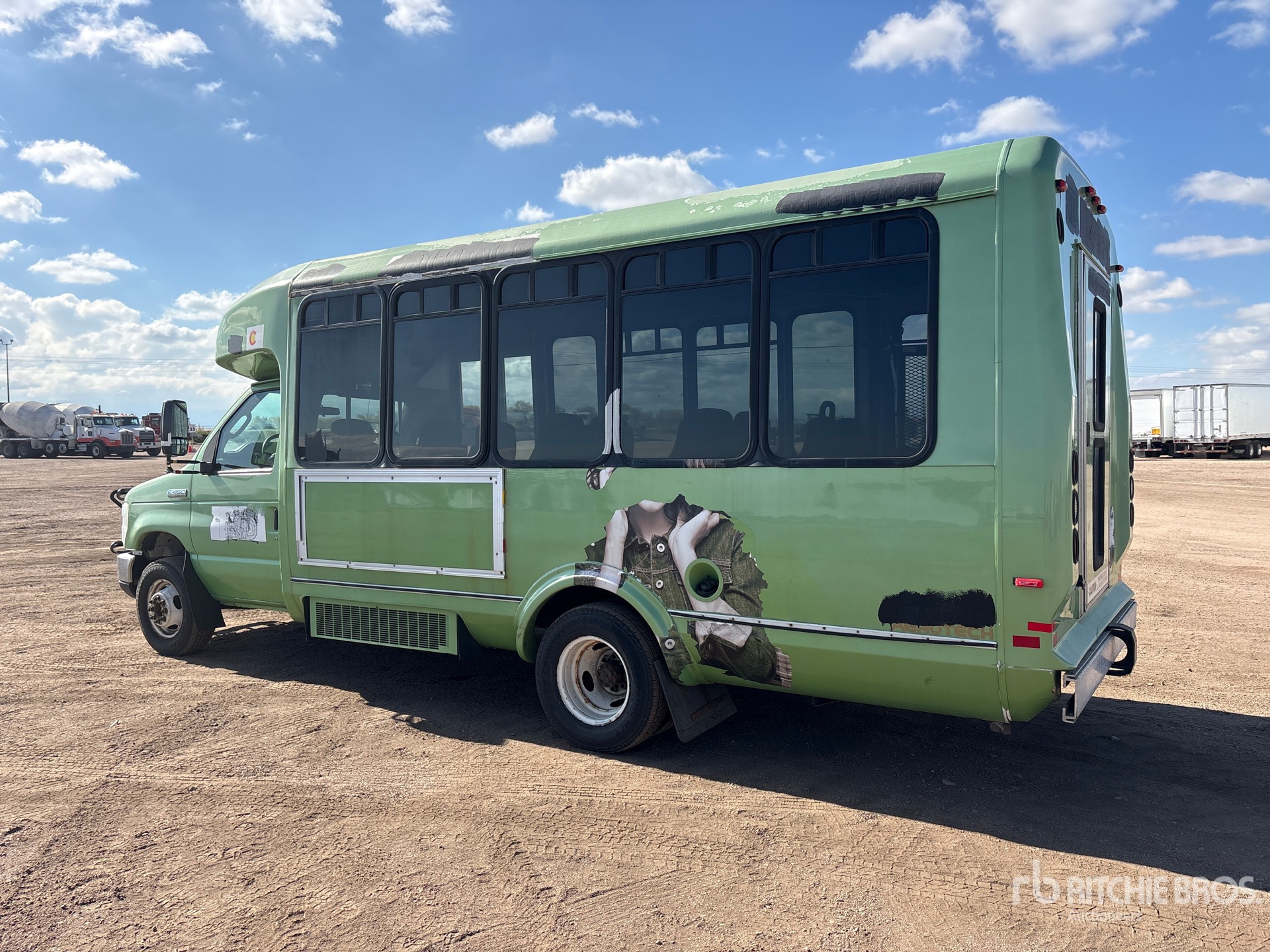 2013 Ford E-450