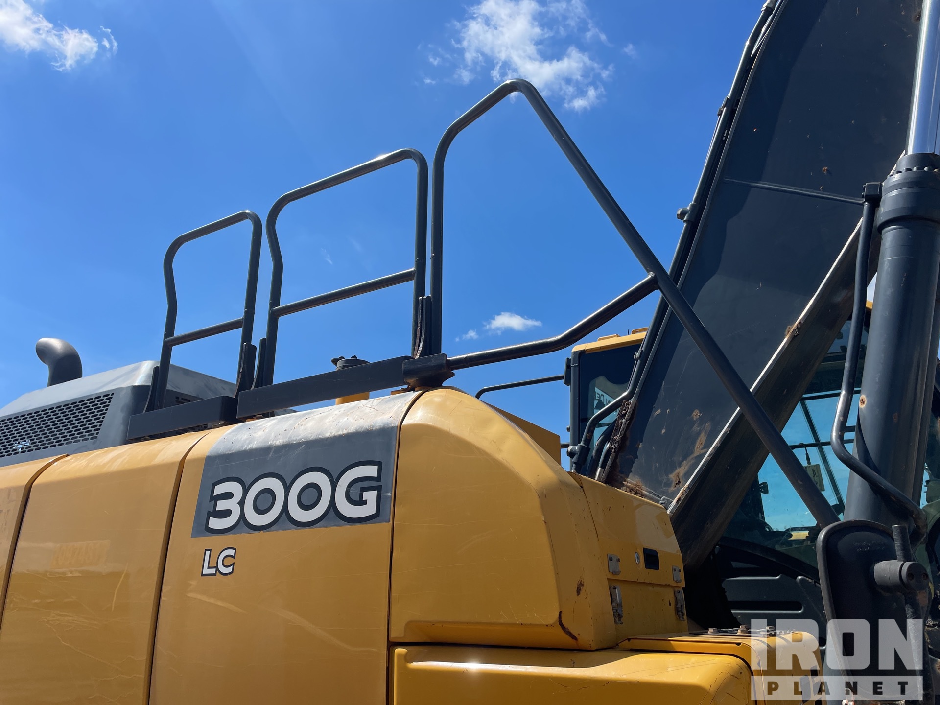 2019 John Deere 300G LC