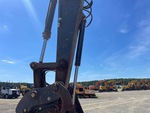 Hydraulics with Thumb Cylinder