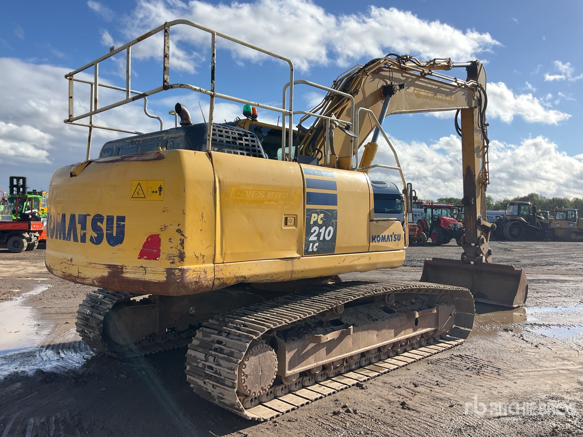 2016 Komatsu PC210LC-10