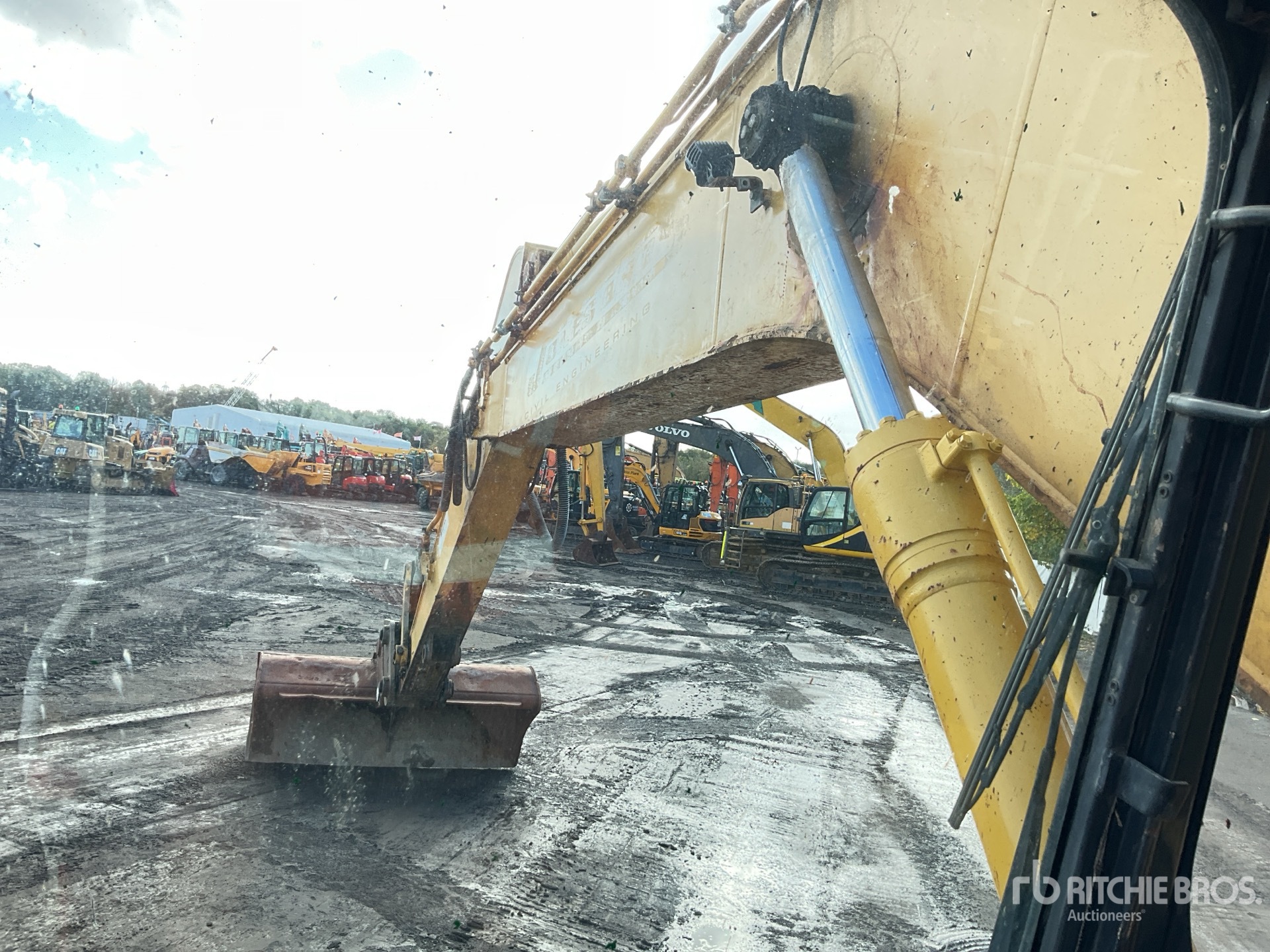 2016 Komatsu PC210LC-10