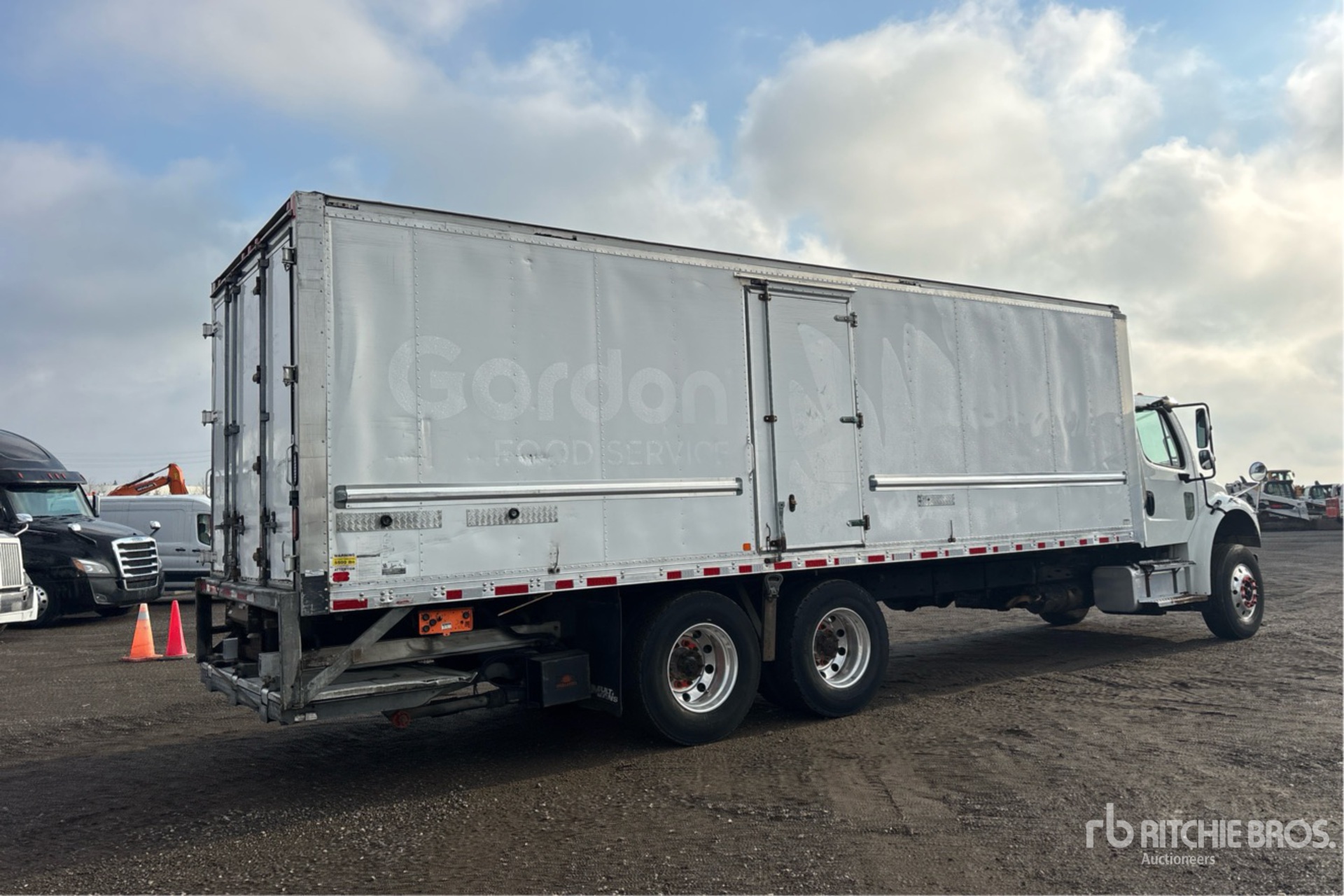 2018 Freightliner M2 106
