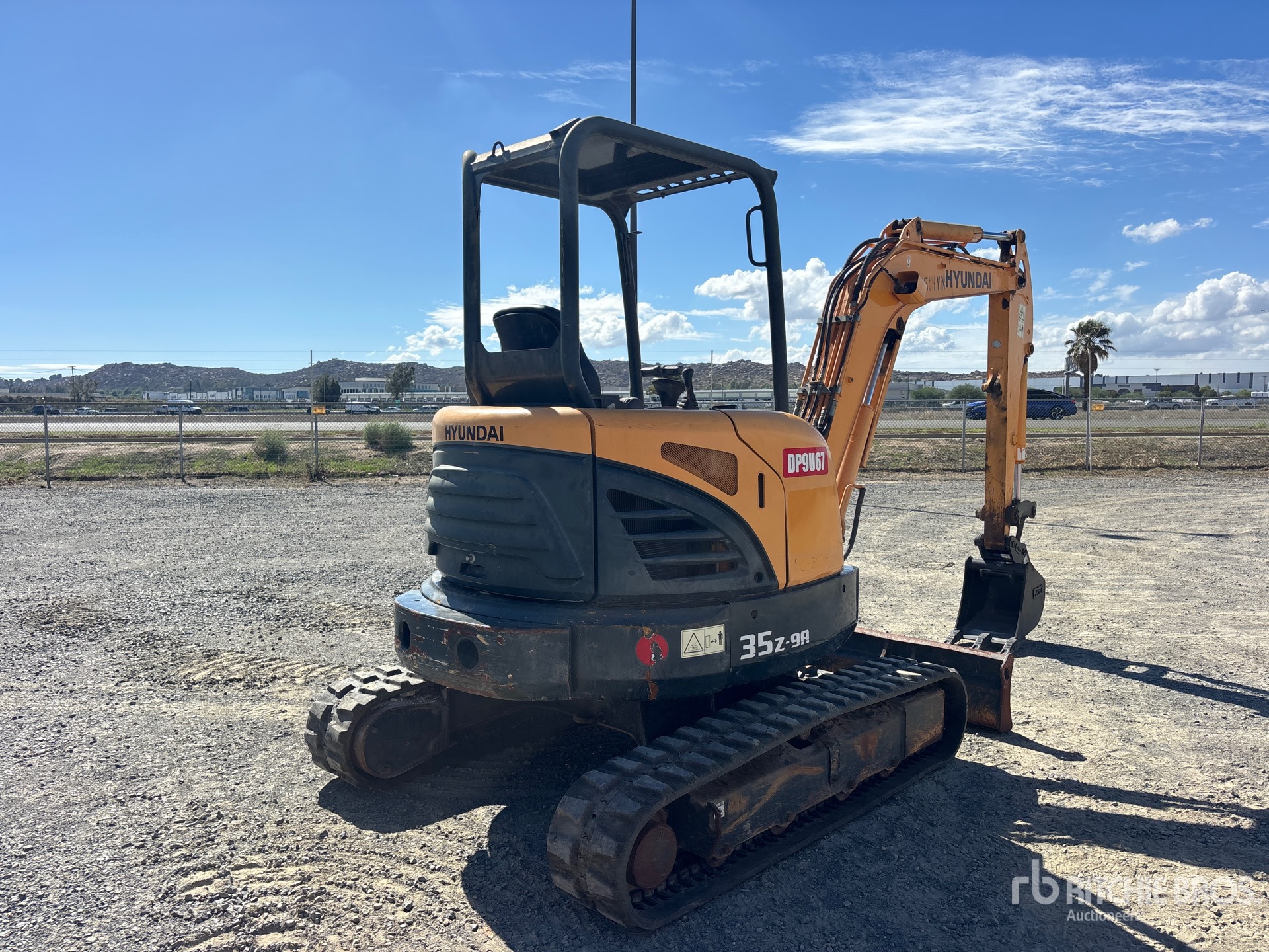 2017 Hyundai ROBEX 35Z-9A