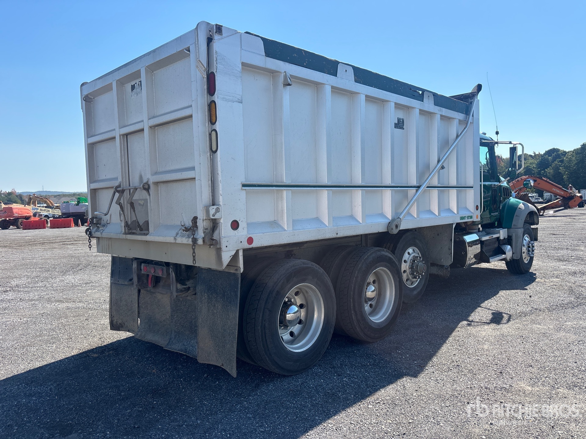 2011 Mack GU713