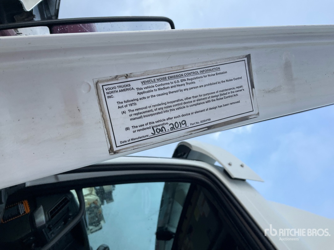 2020 Volvo VNR