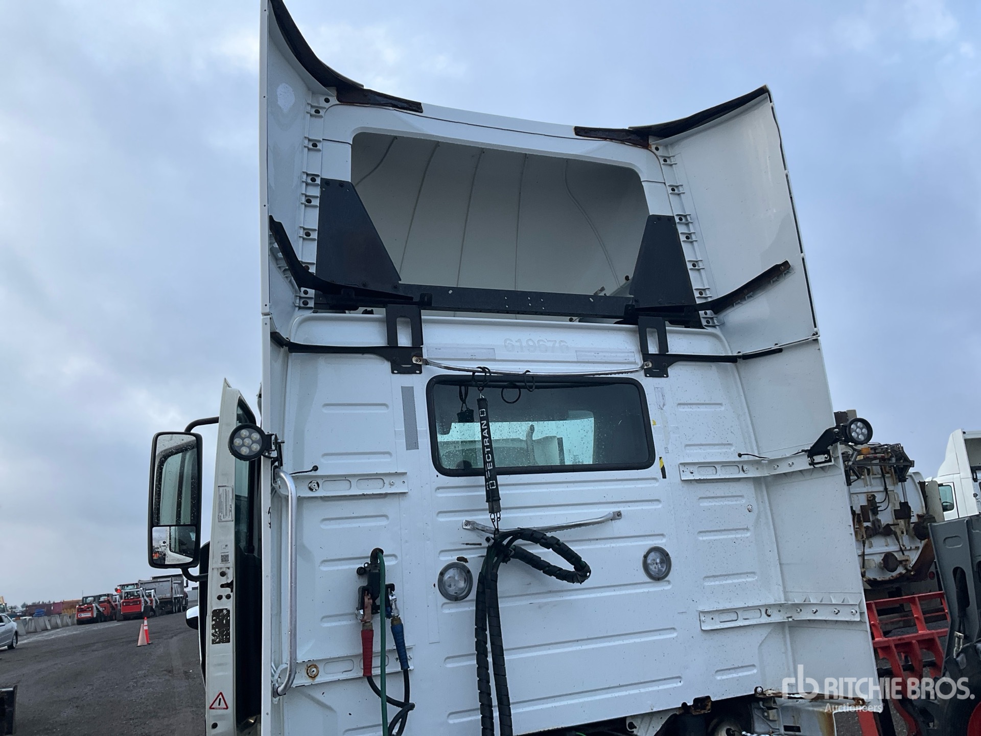 2020 Volvo VNR