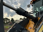 Hydraulics with Bucket Tilt Cylinders