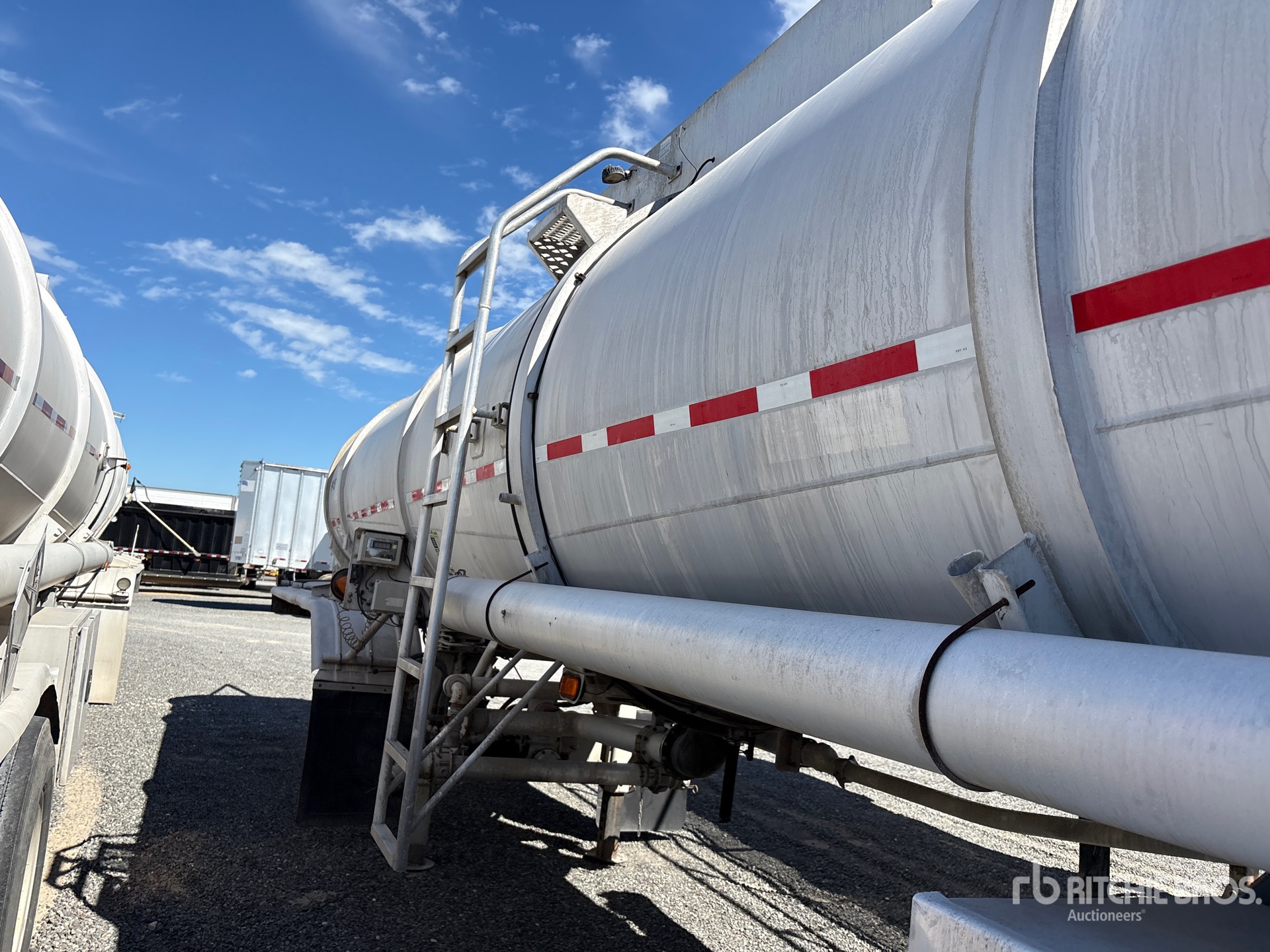 1997 Trailmaster 8400 GAL T/A