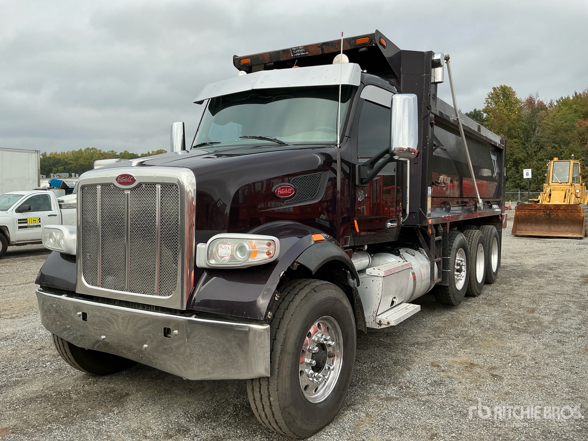 Photo of 2017 Peterbilt 567