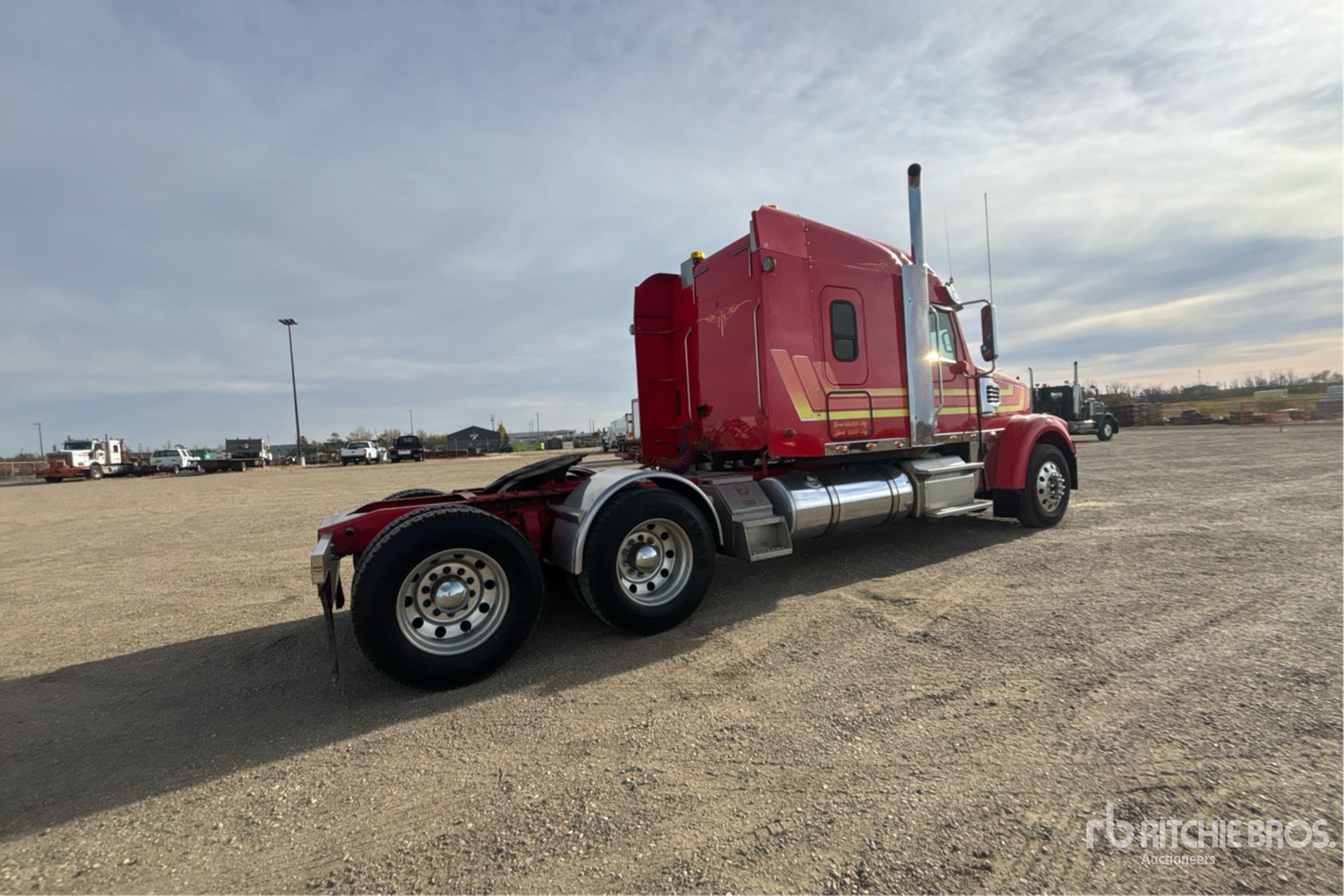 2016 Freightliner CORONADO 132