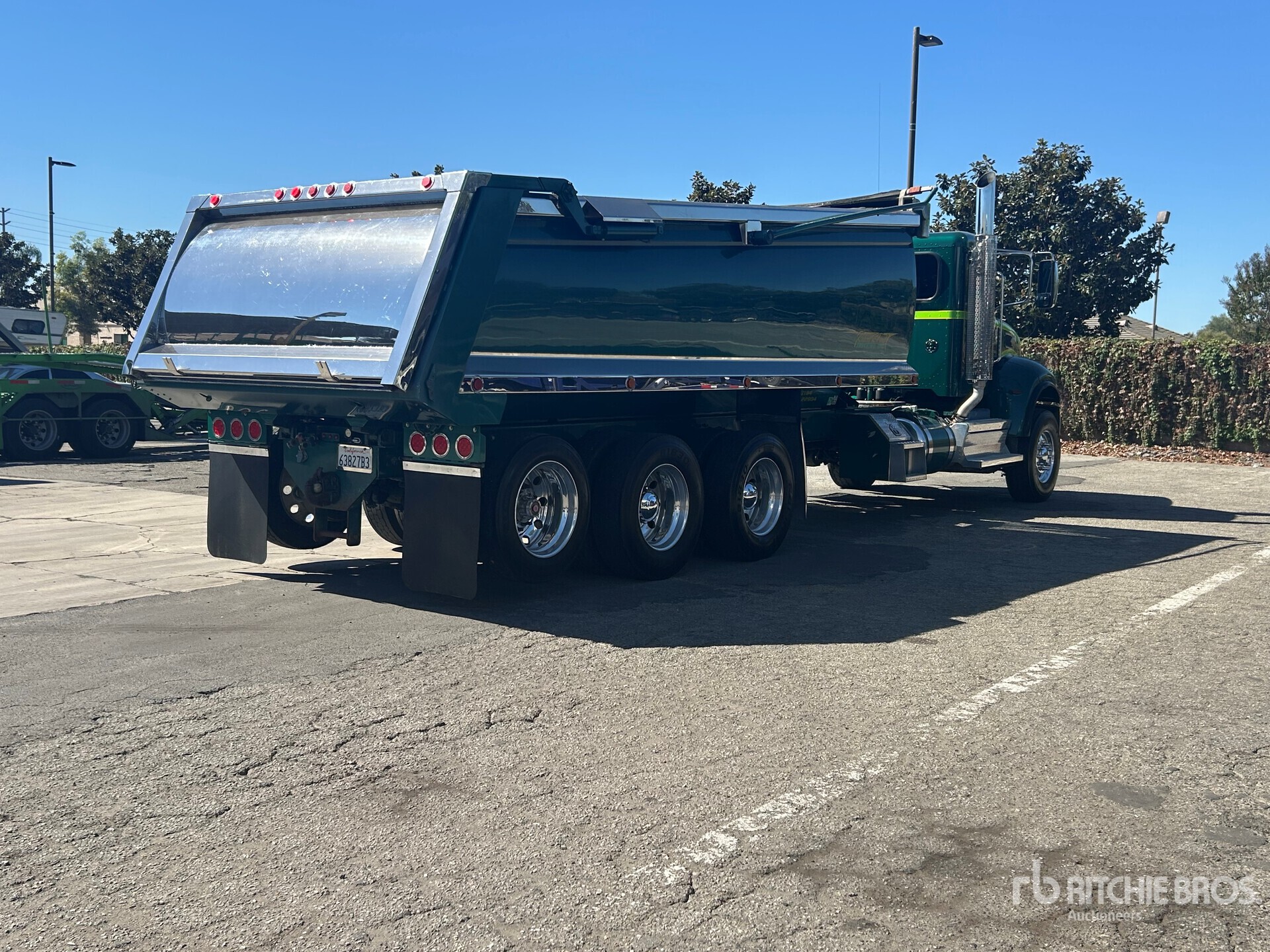 2021 Peterbilt 348