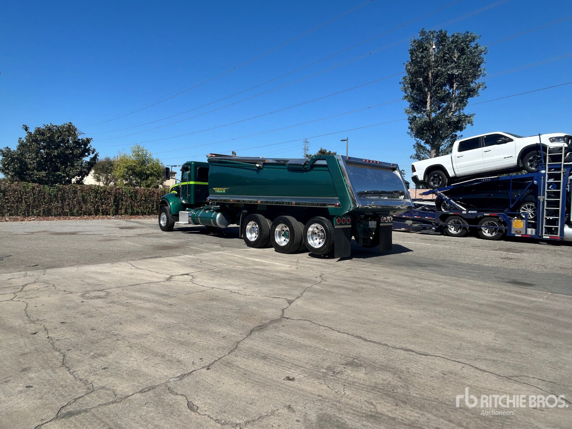 2021 Peterbilt 348