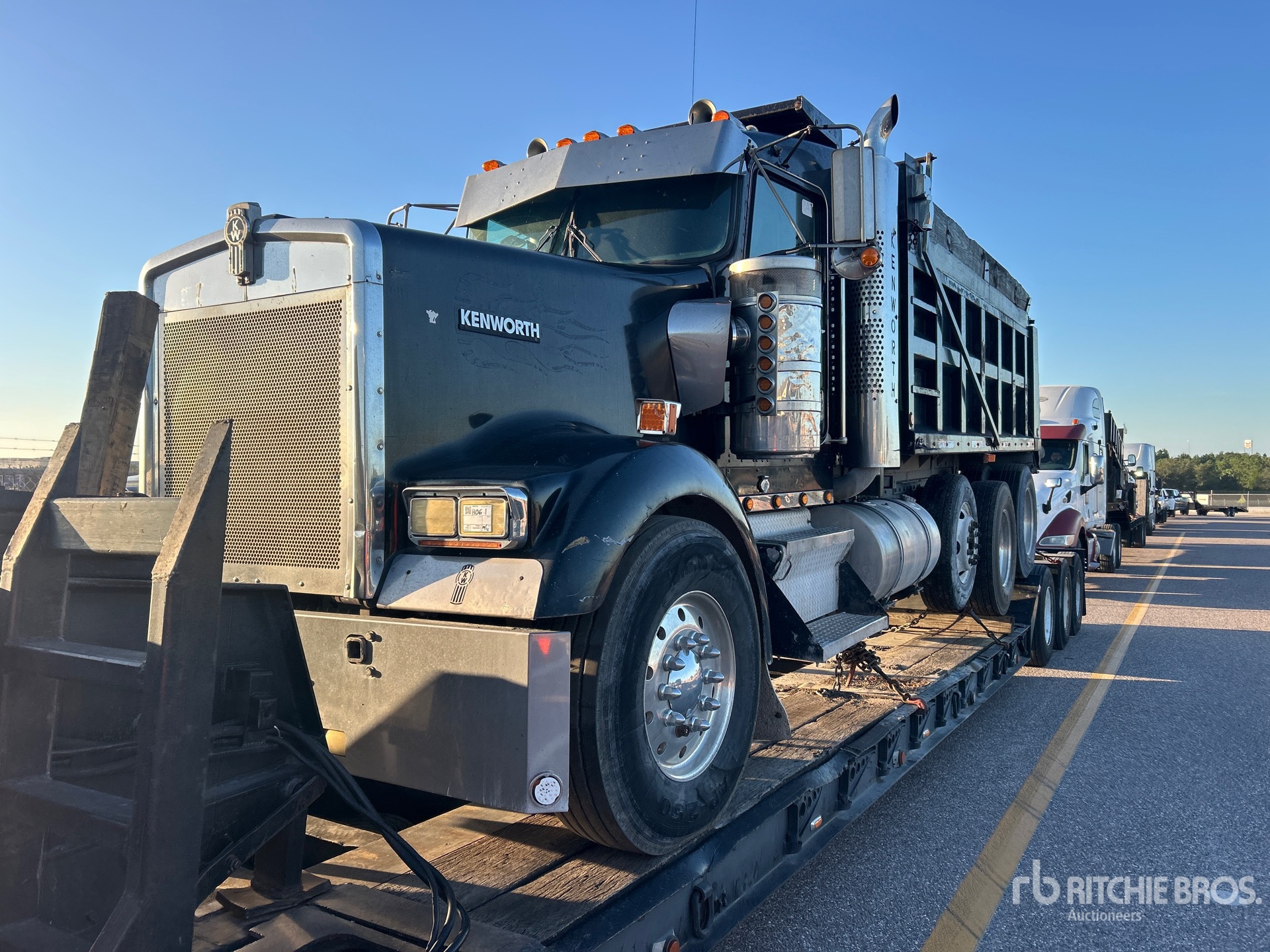 Photo of 2000 Kenworth W900