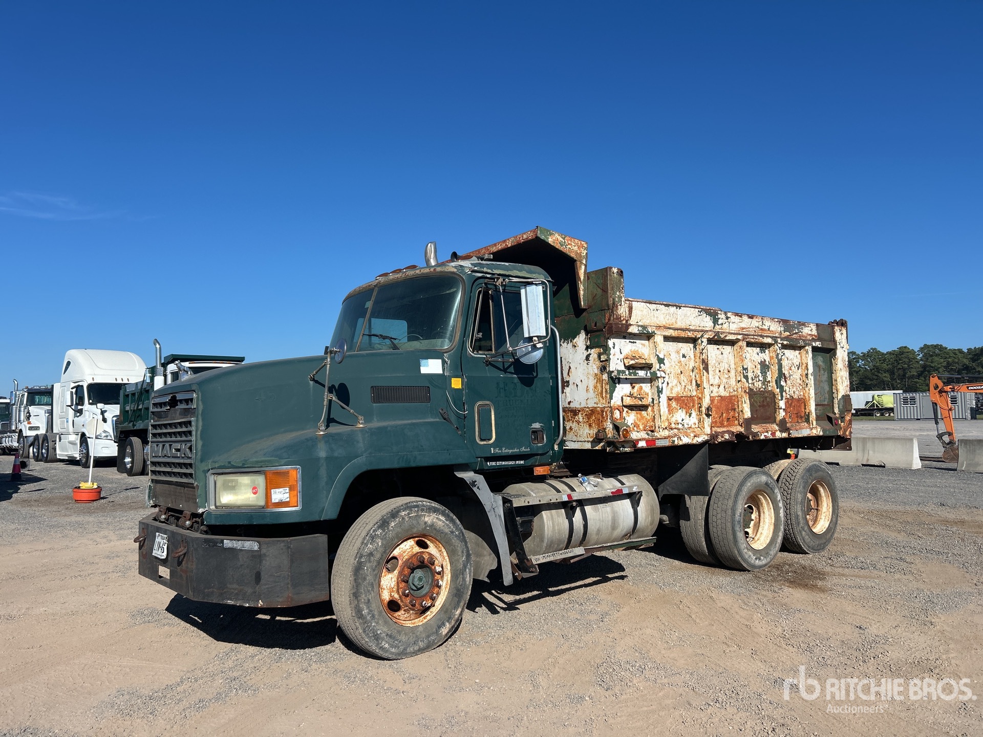 Photo of 2003 Mack CH612