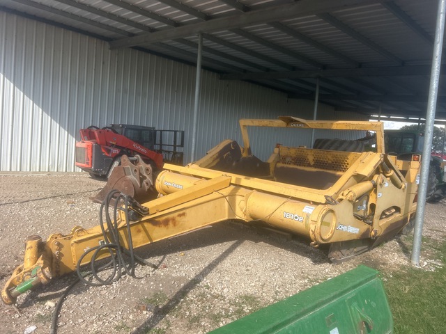 2005 John Deere 1810E 4 Tire Hydraulic Pull Scraper 2005 John Deere 1810E 4 Tire Hydraulic Pull Scraper