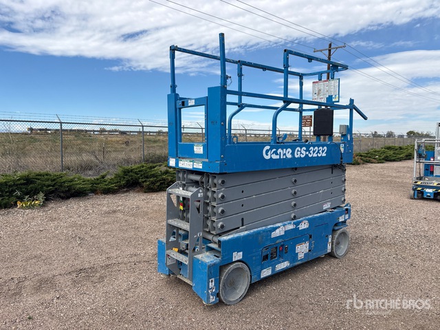 2015 Genie GS-3232 Scissor Lift
