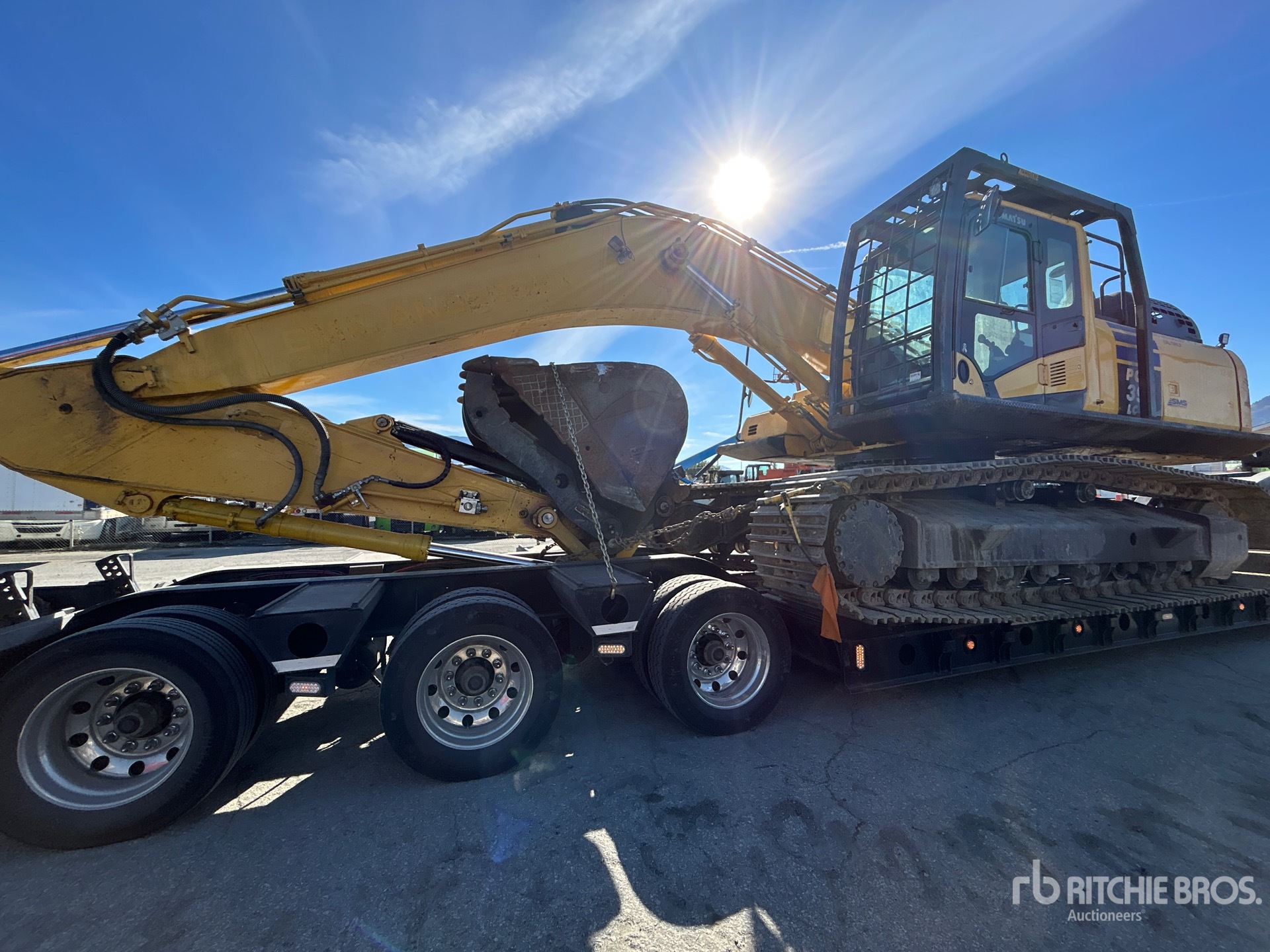 2019 Komatsu PC390-11
