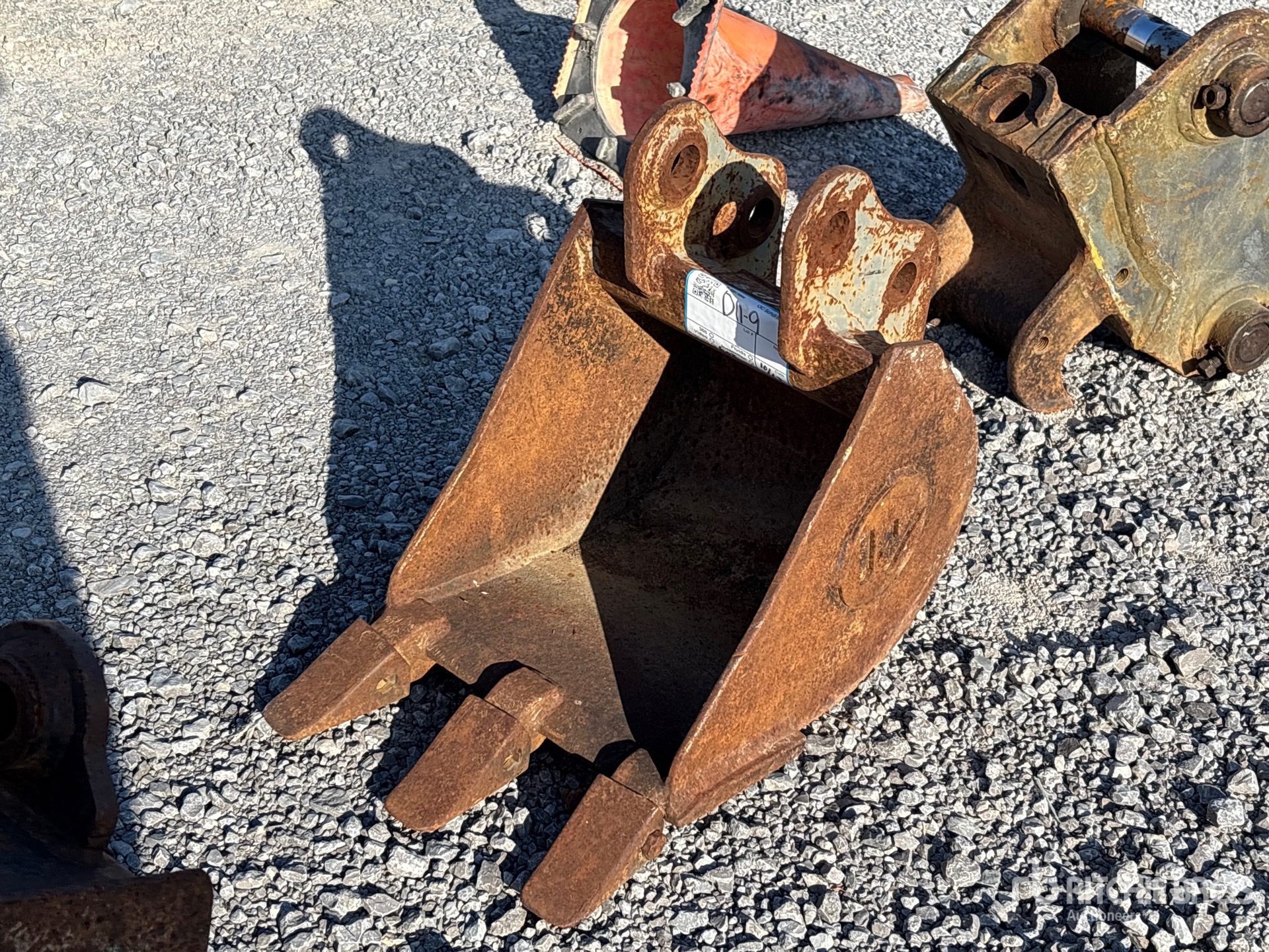 Photo of Wacker Neuson 12 in Digging