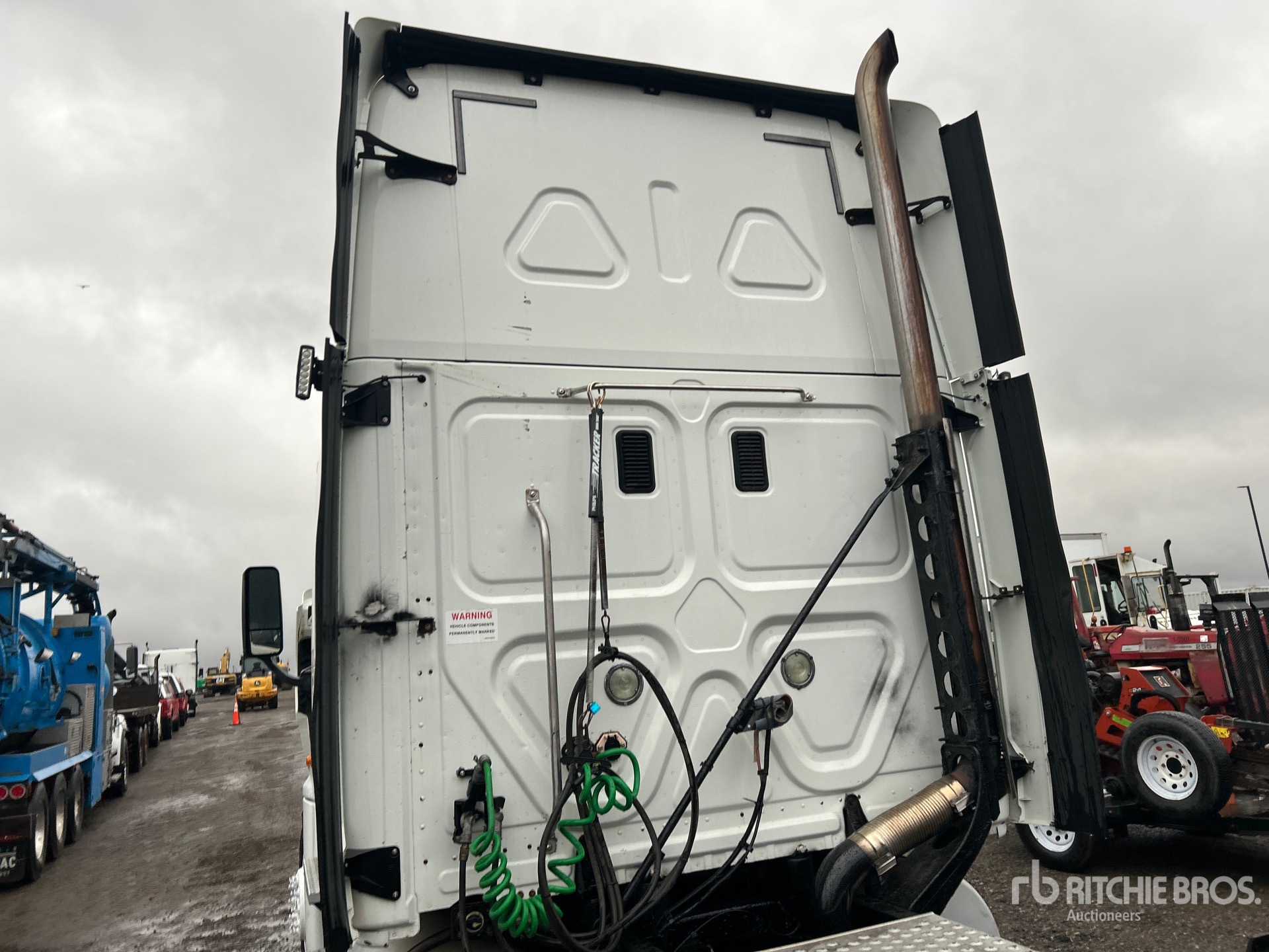 2015 Freightliner CASCADIA 125
