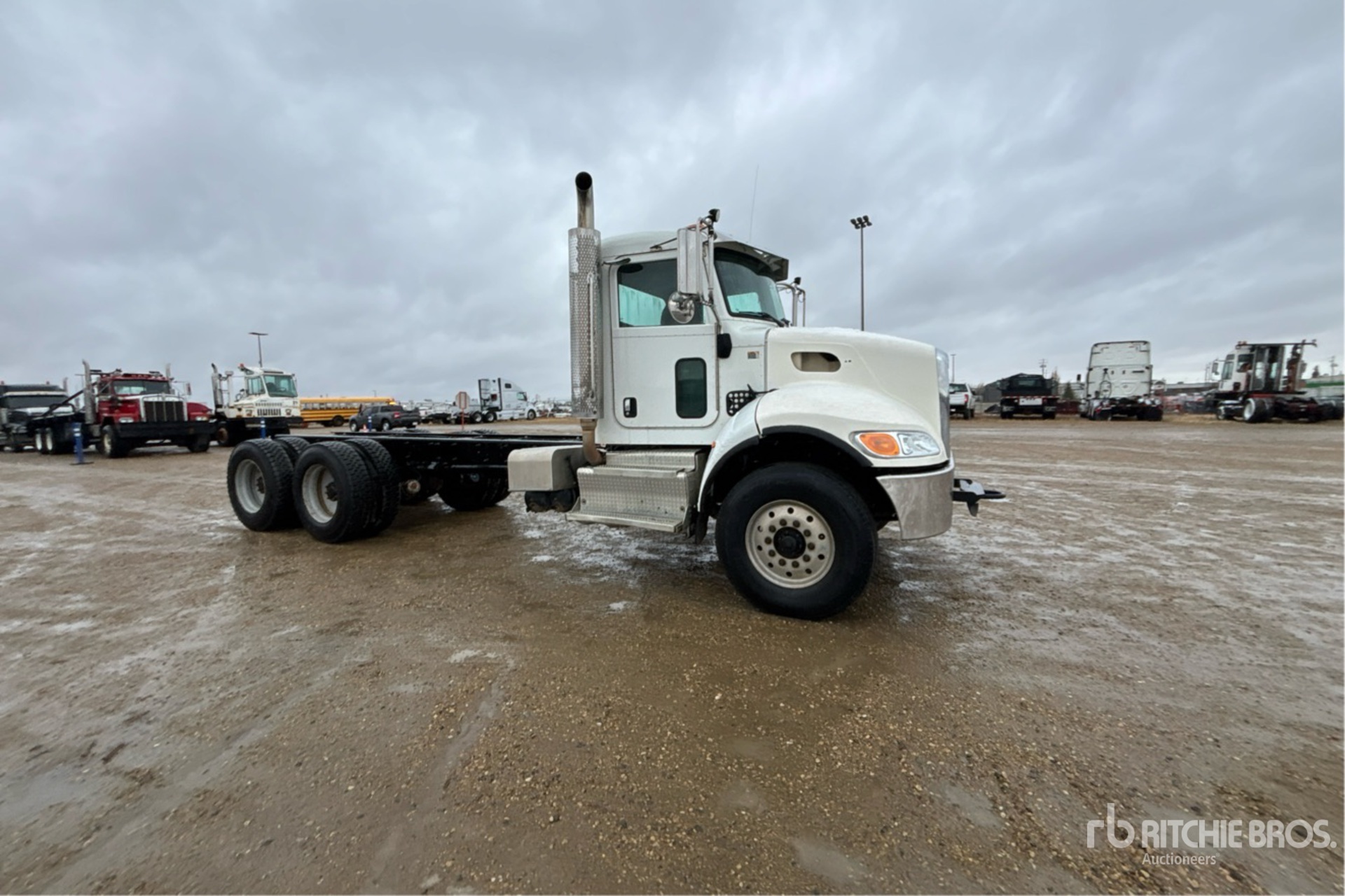 2016 Peterbilt 348