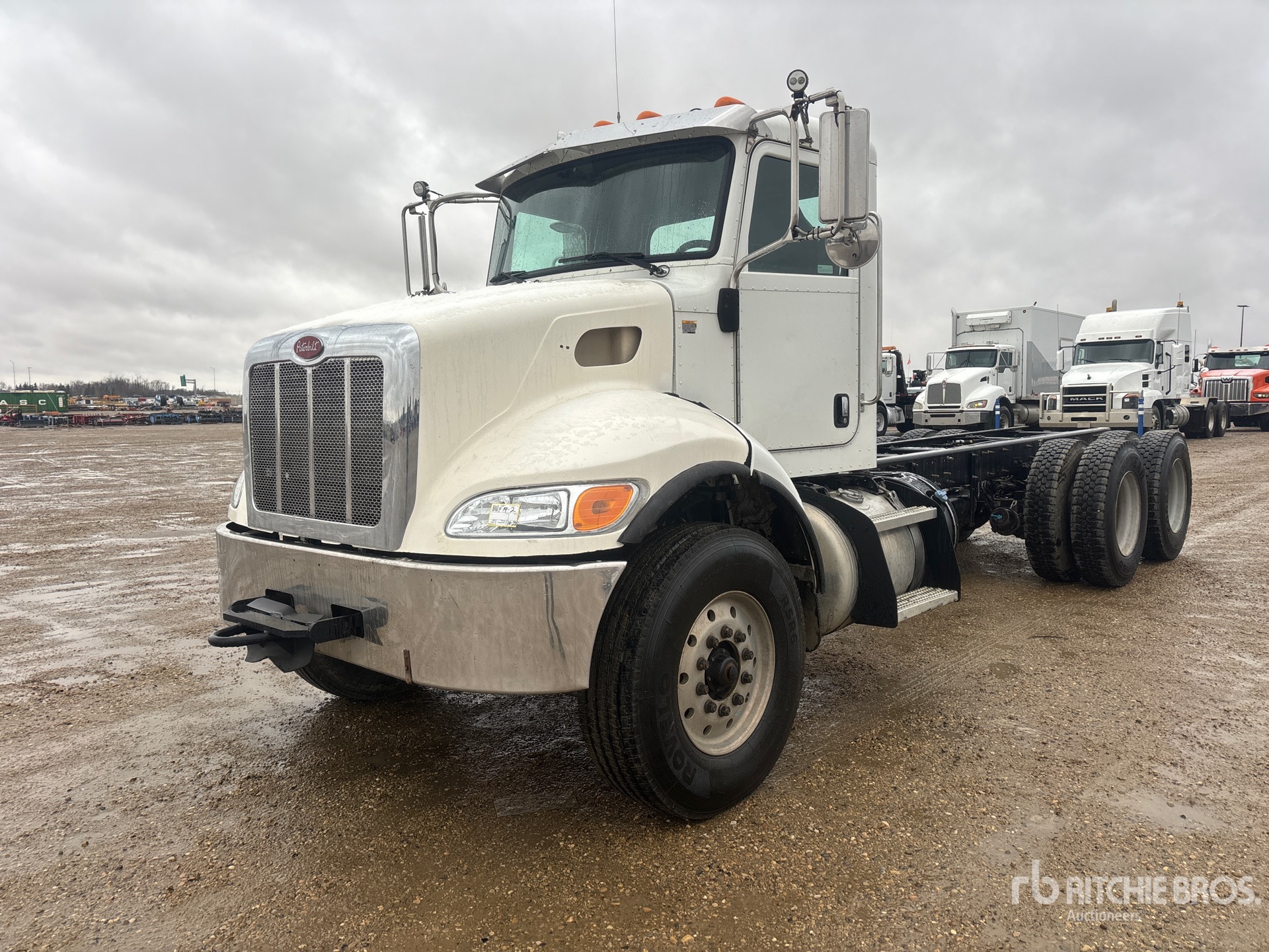 2016 Peterbilt 348