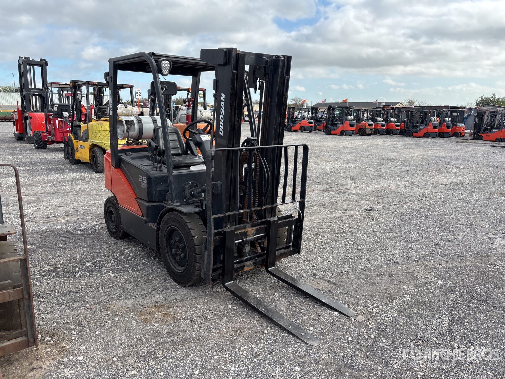 Doosan G25N-7