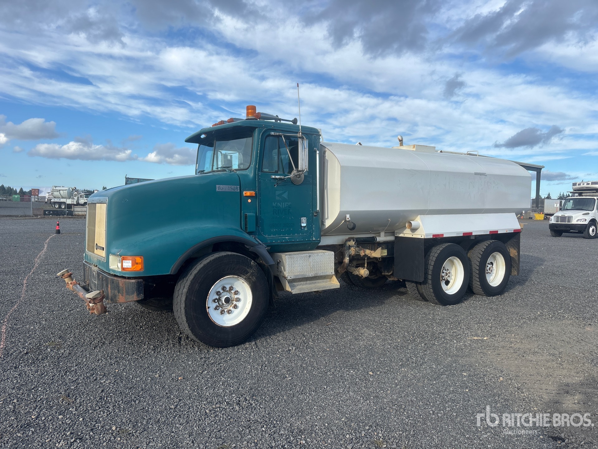 Photo of 1995 International 9200