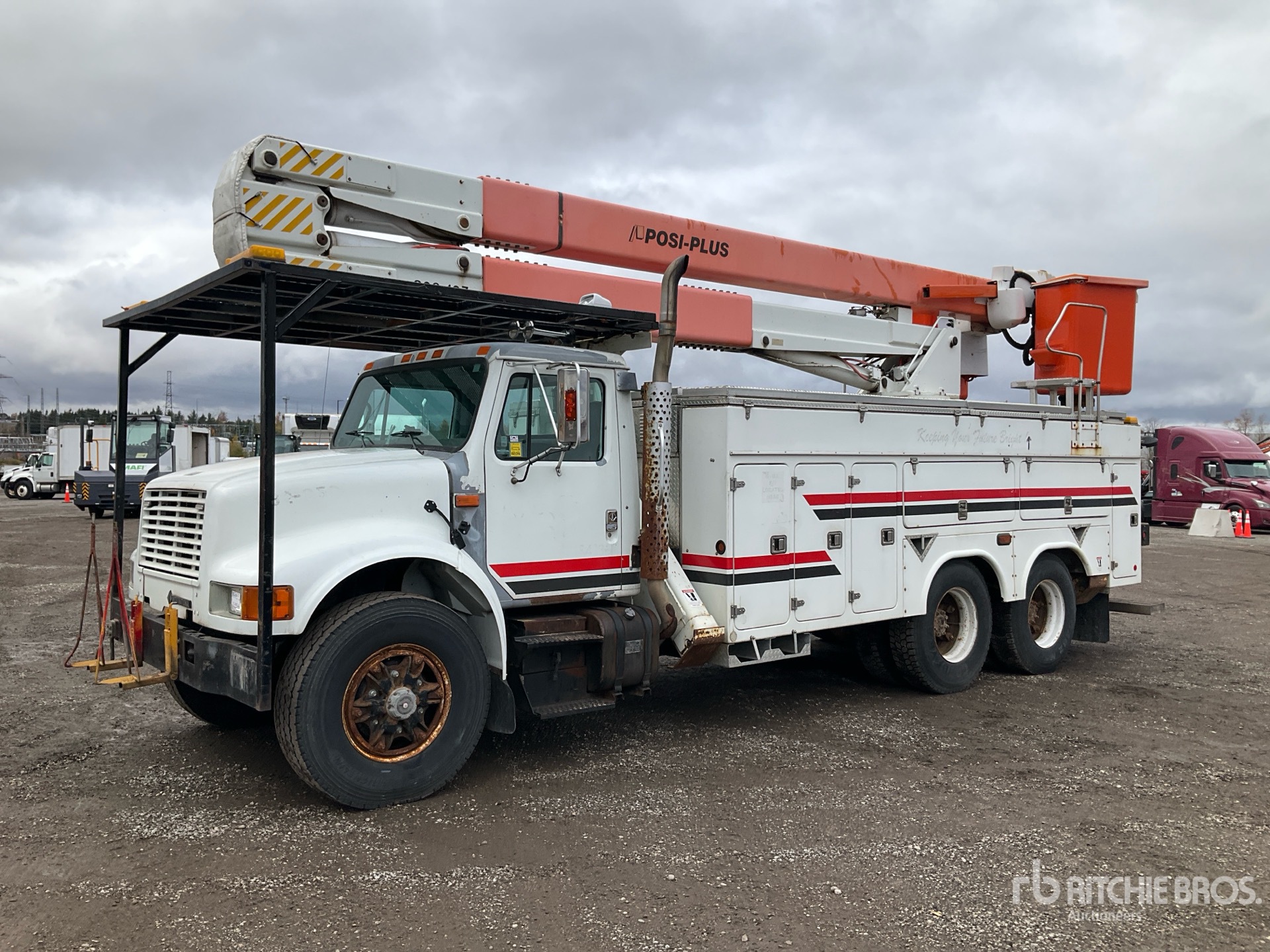 Photo of 2001 International 4900