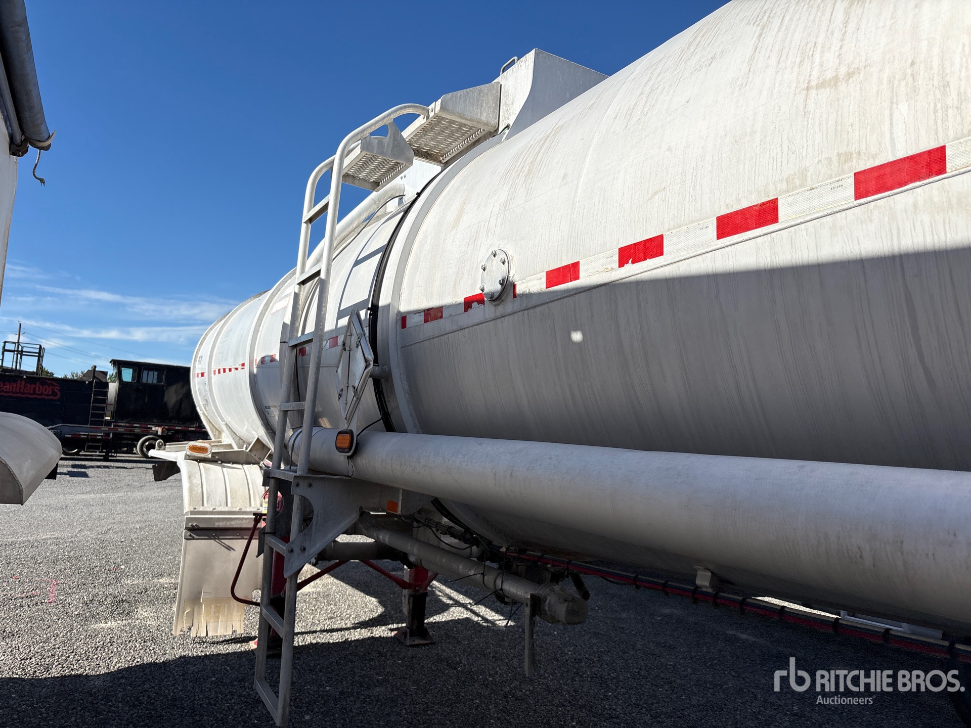 2012 Heil 8400 GAL T/A