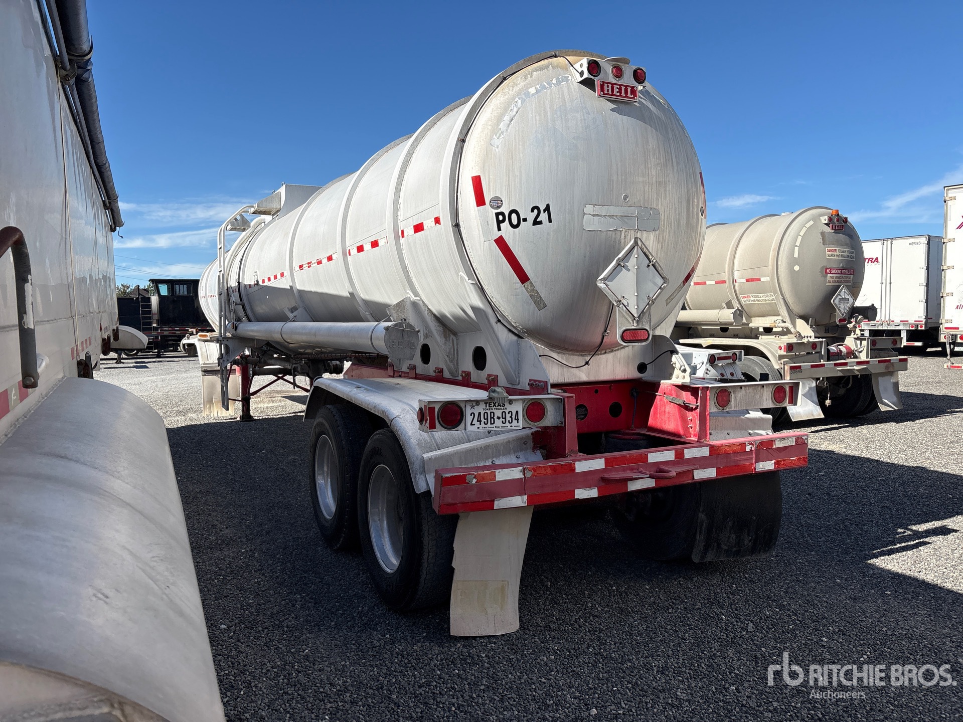 2012 Heil 8400 GAL T/A