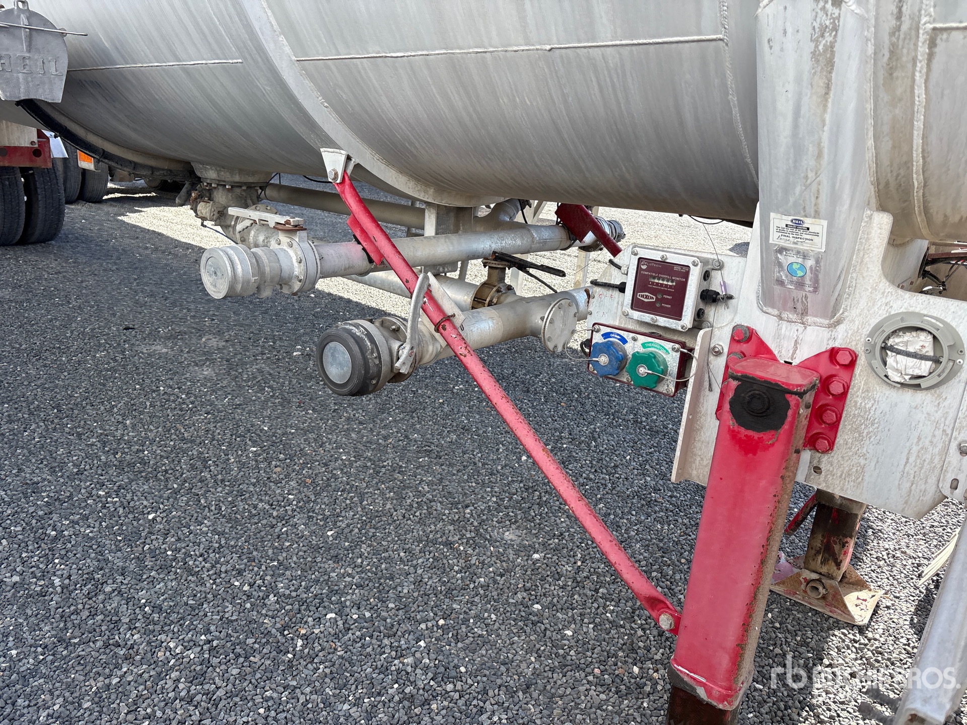 2012 Heil 8400 GAL T/A