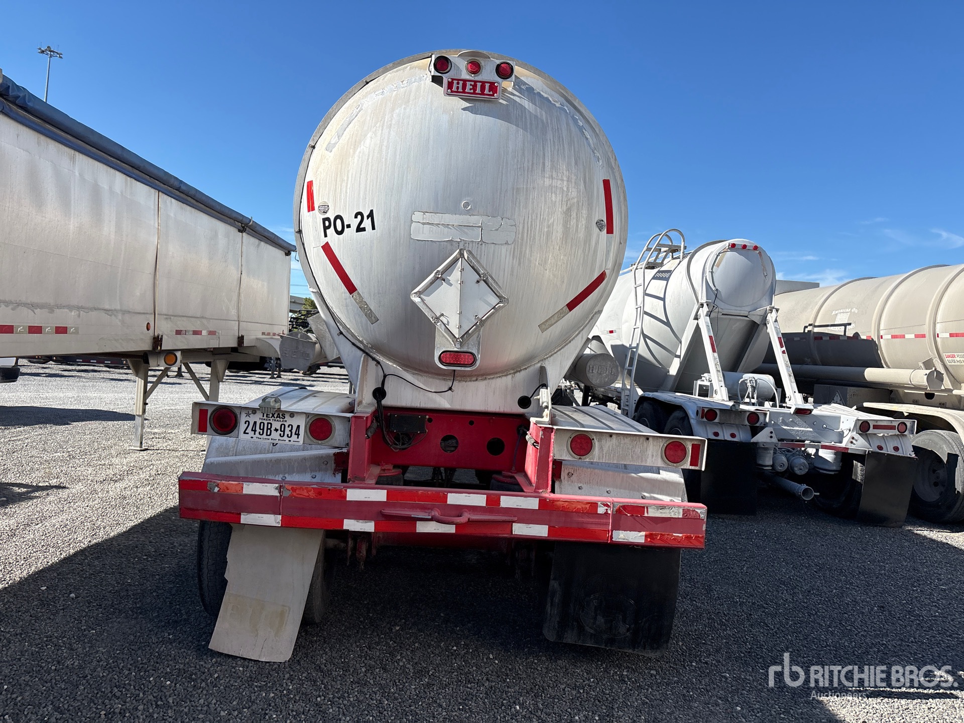 2012 Heil 8400 GAL T/A