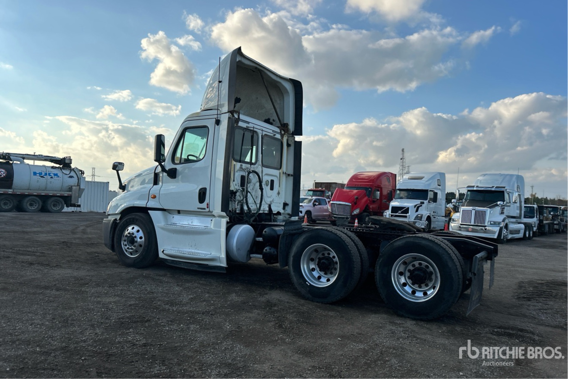 2016 Freightliner CASCADIA 125
