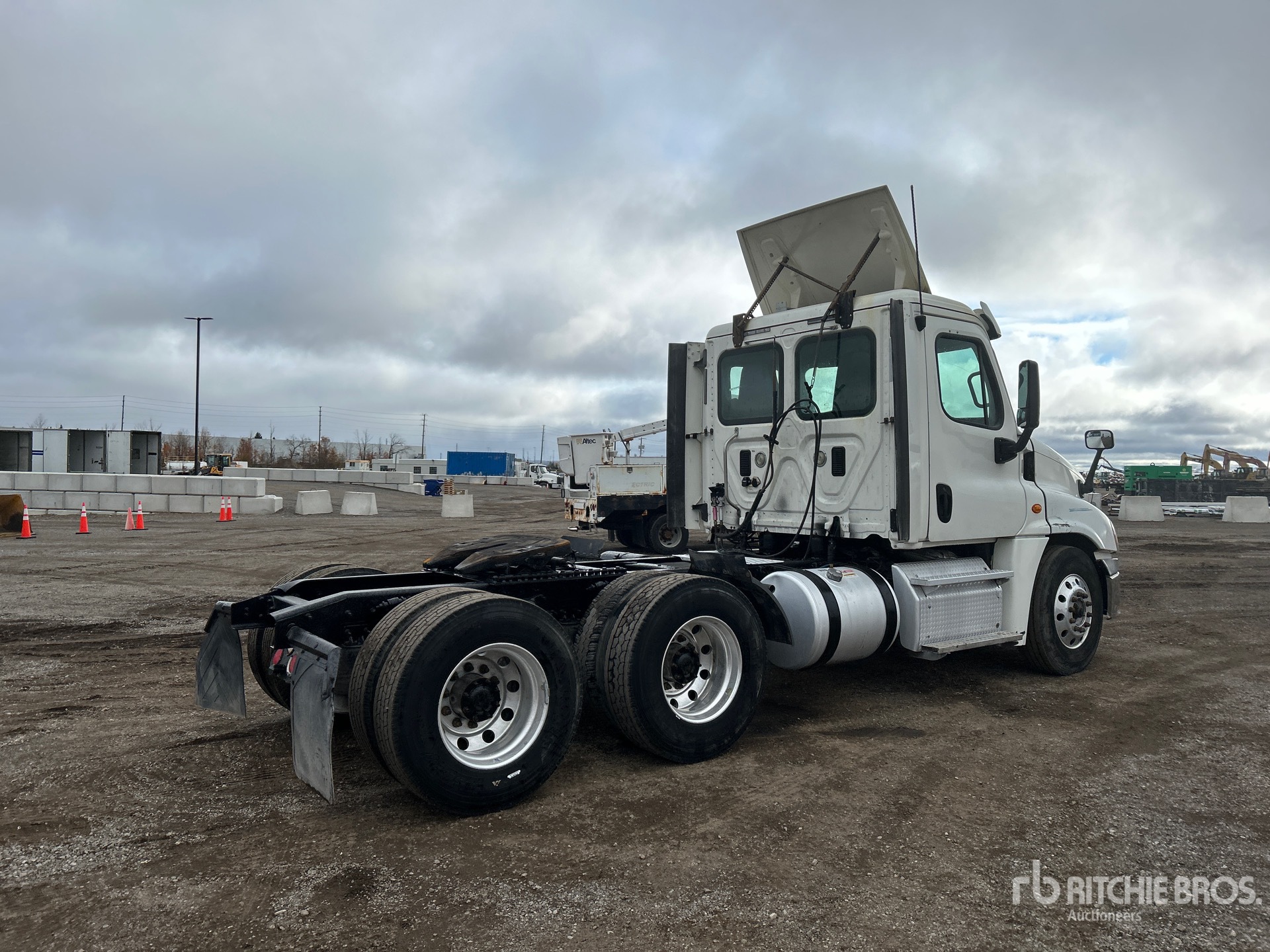 2016 Freightliner CASCADIA 125