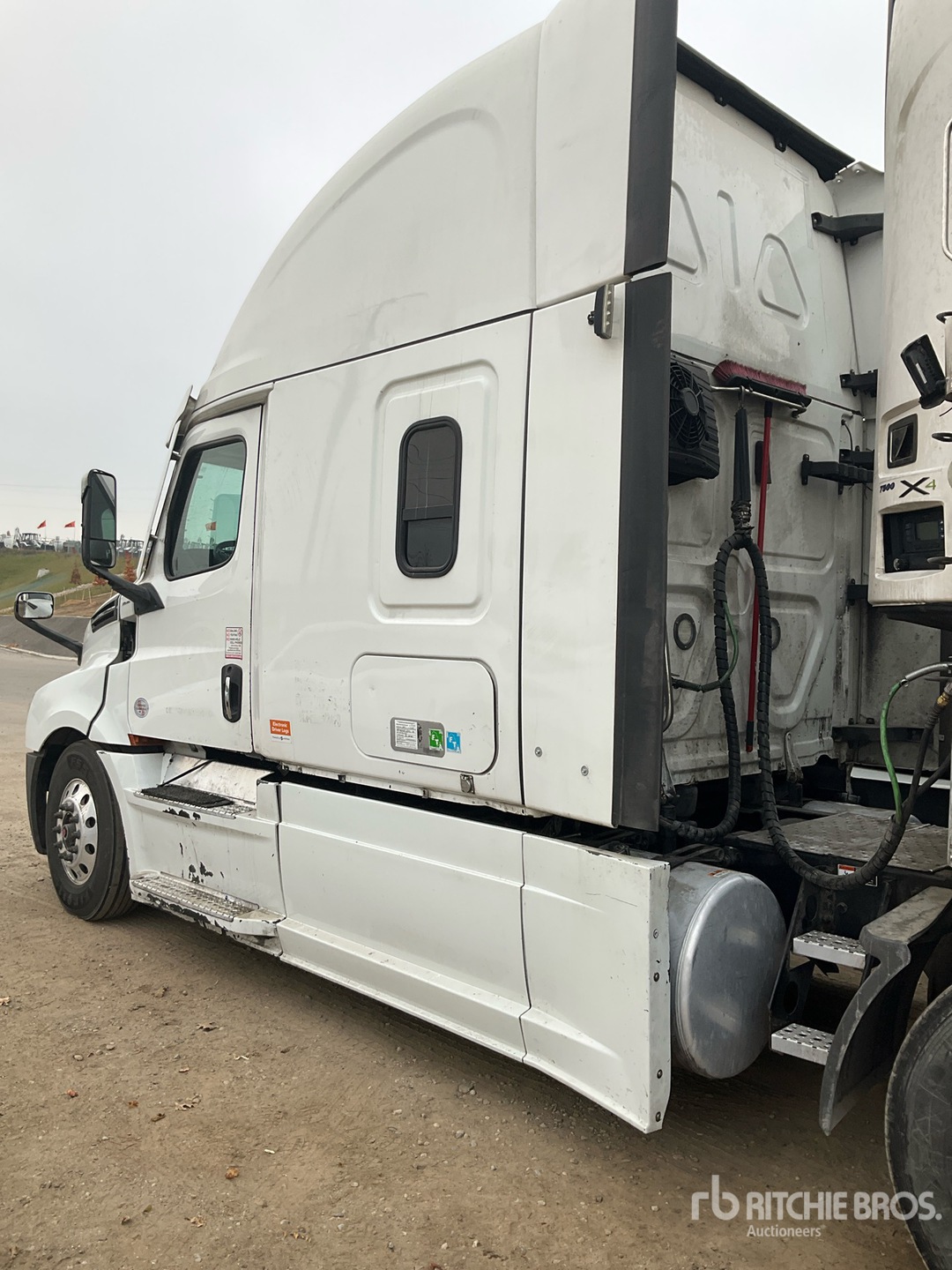 2021 Freightliner CASCADIA 126