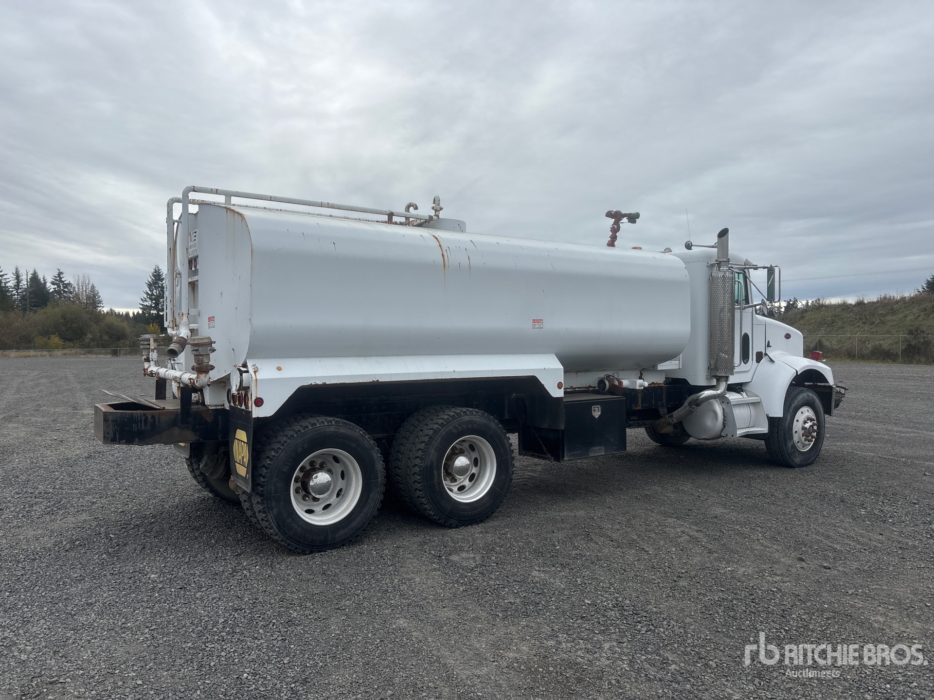 1999 Peterbilt 330