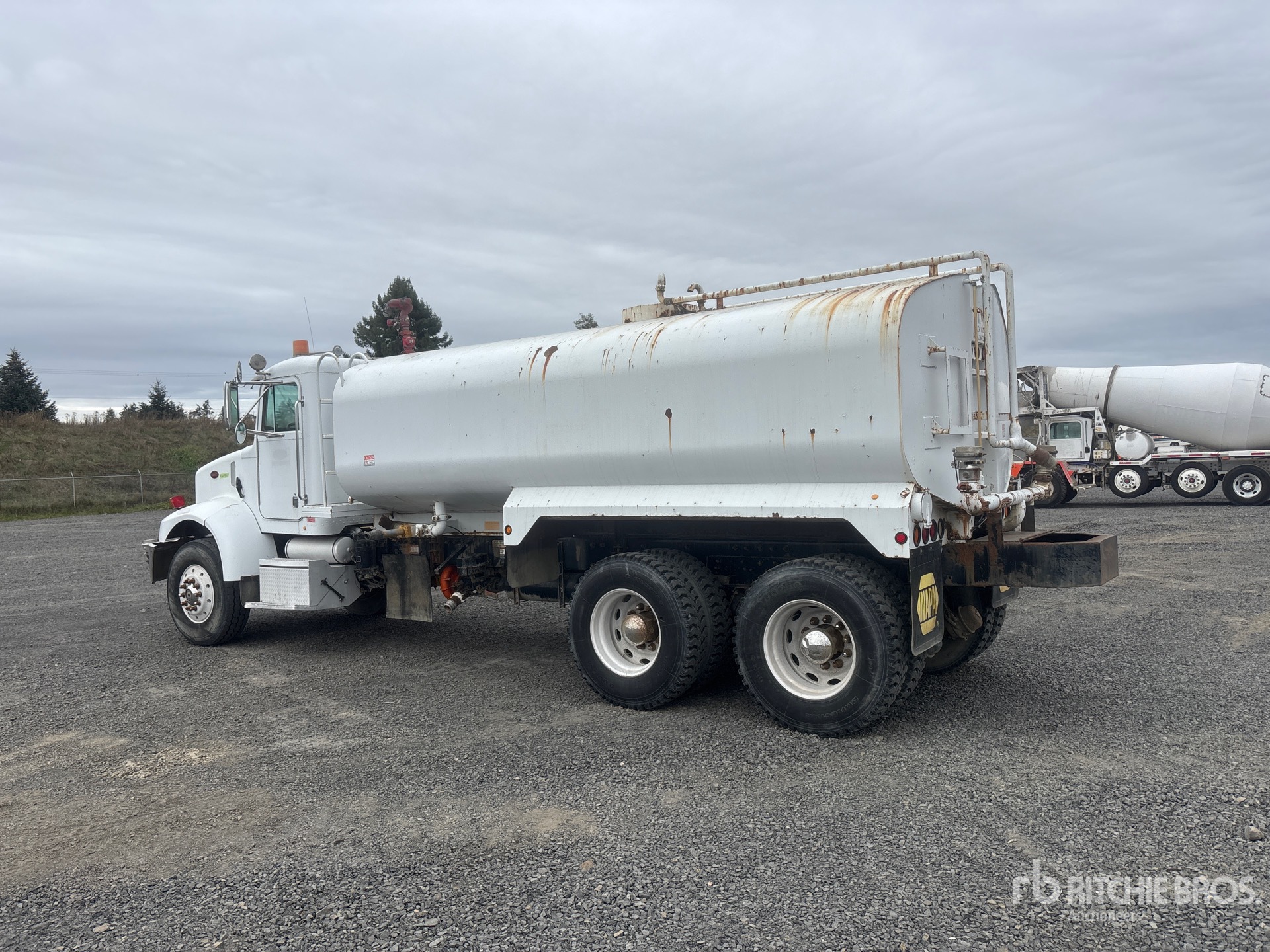 1999 Peterbilt 330