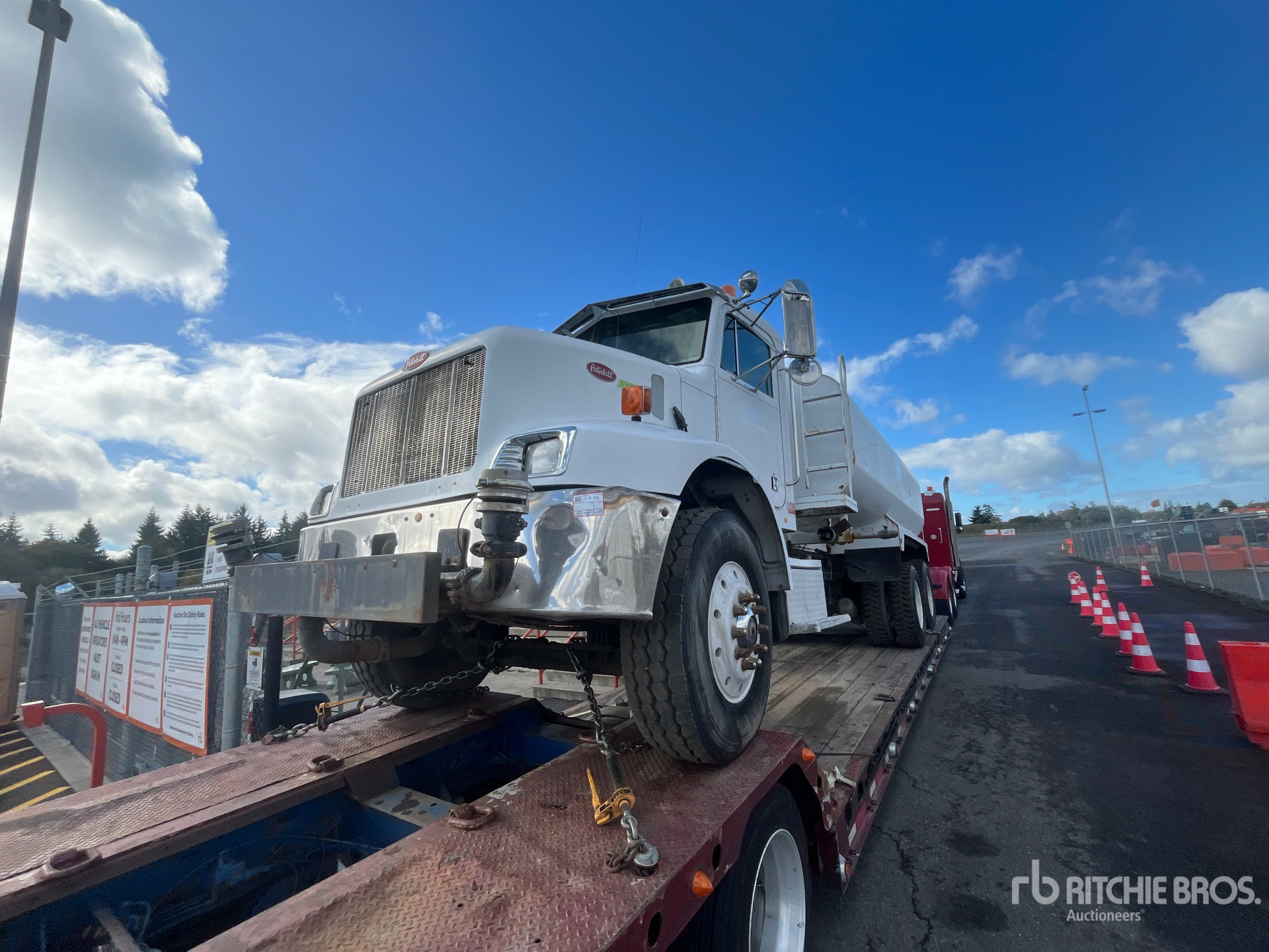 1999 Peterbilt 330