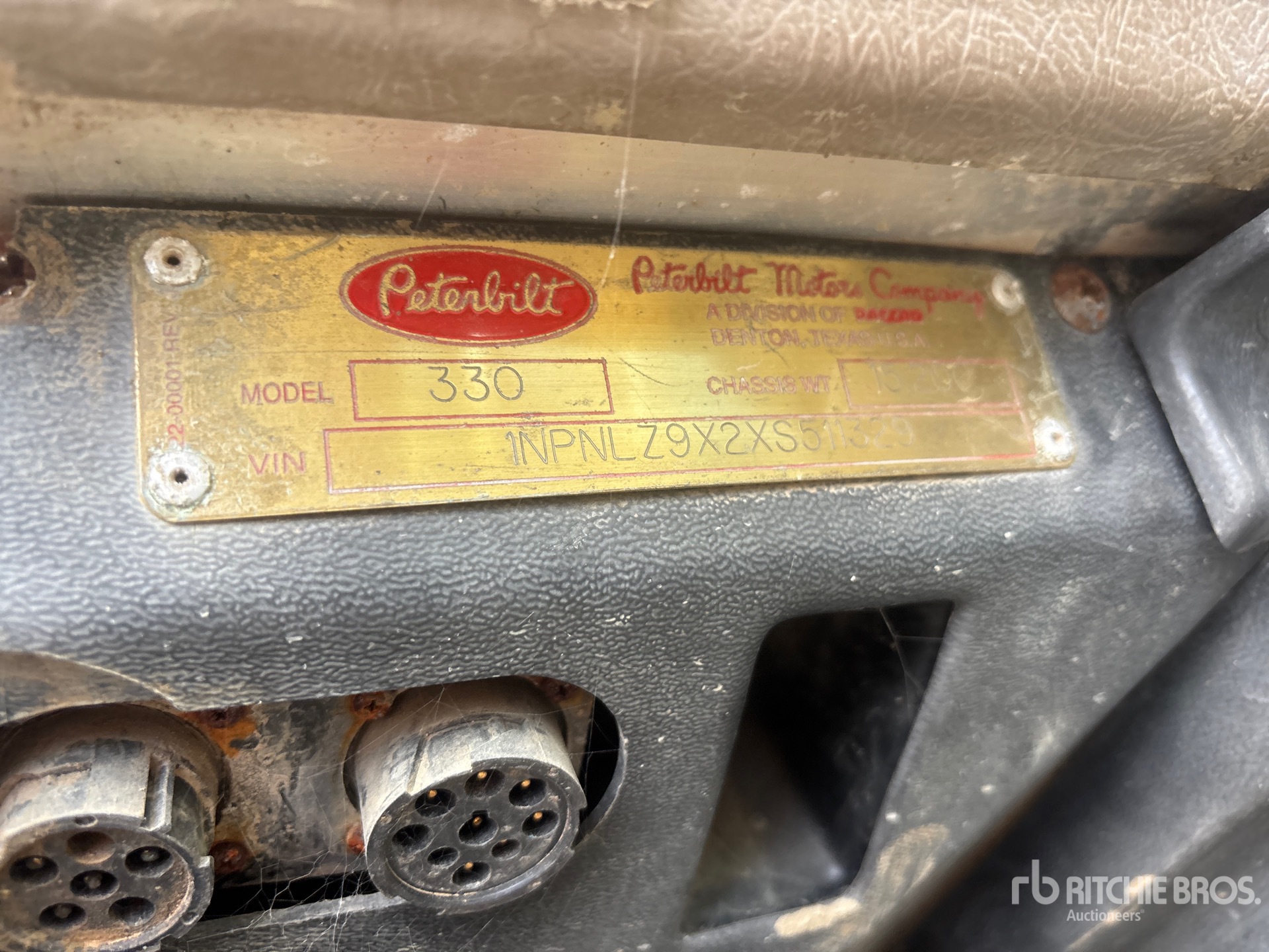 1999 Peterbilt 330