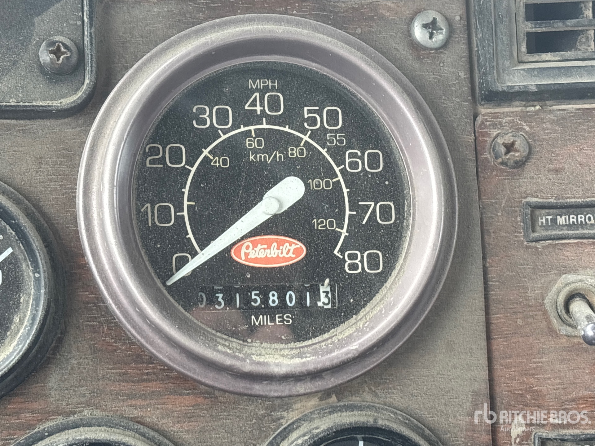 1999 Peterbilt 330