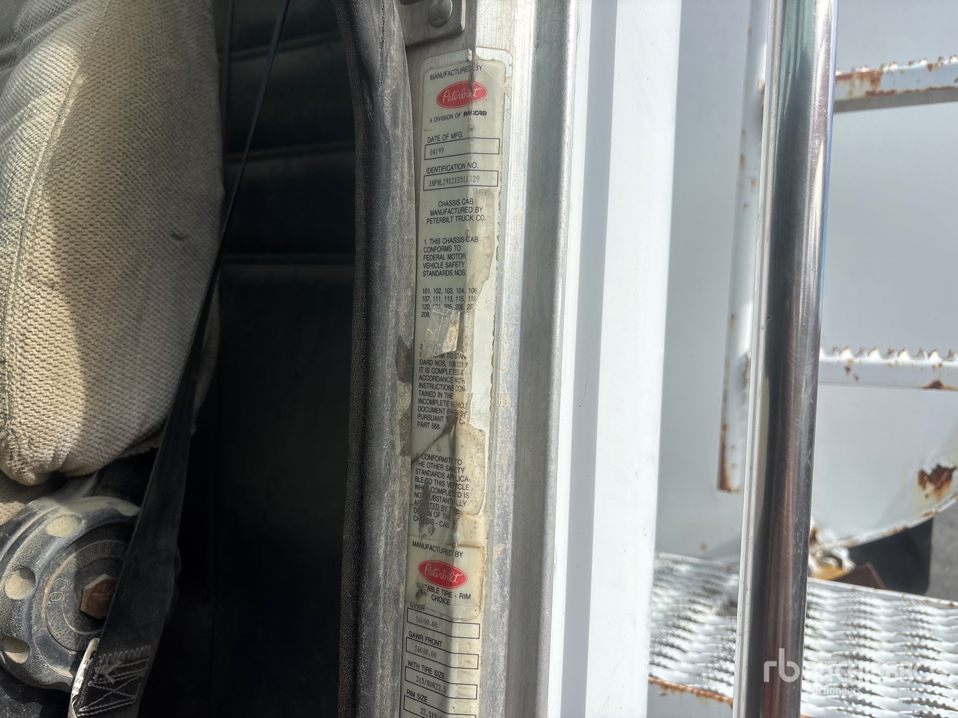 1999 Peterbilt 330