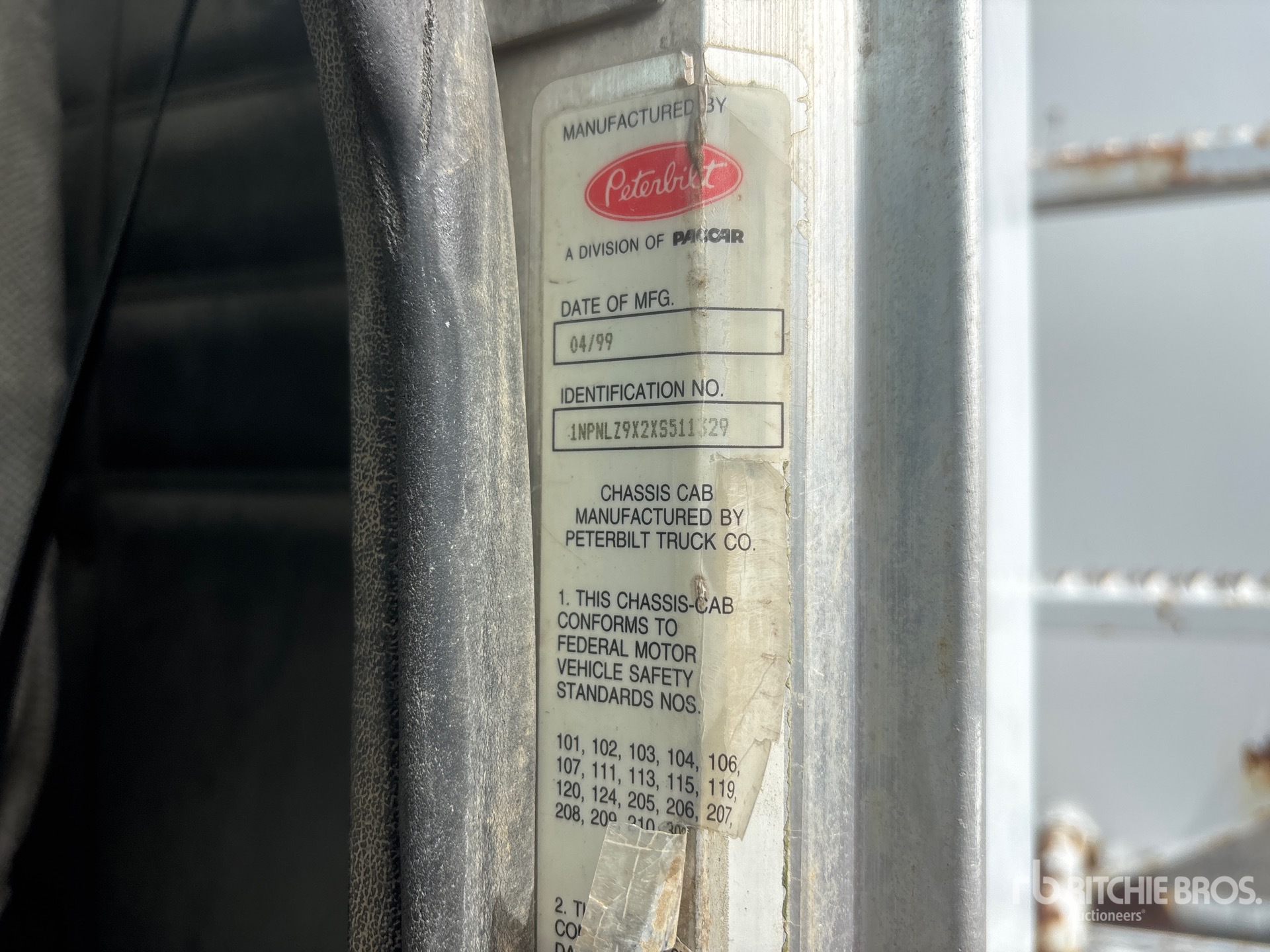 1999 Peterbilt 330