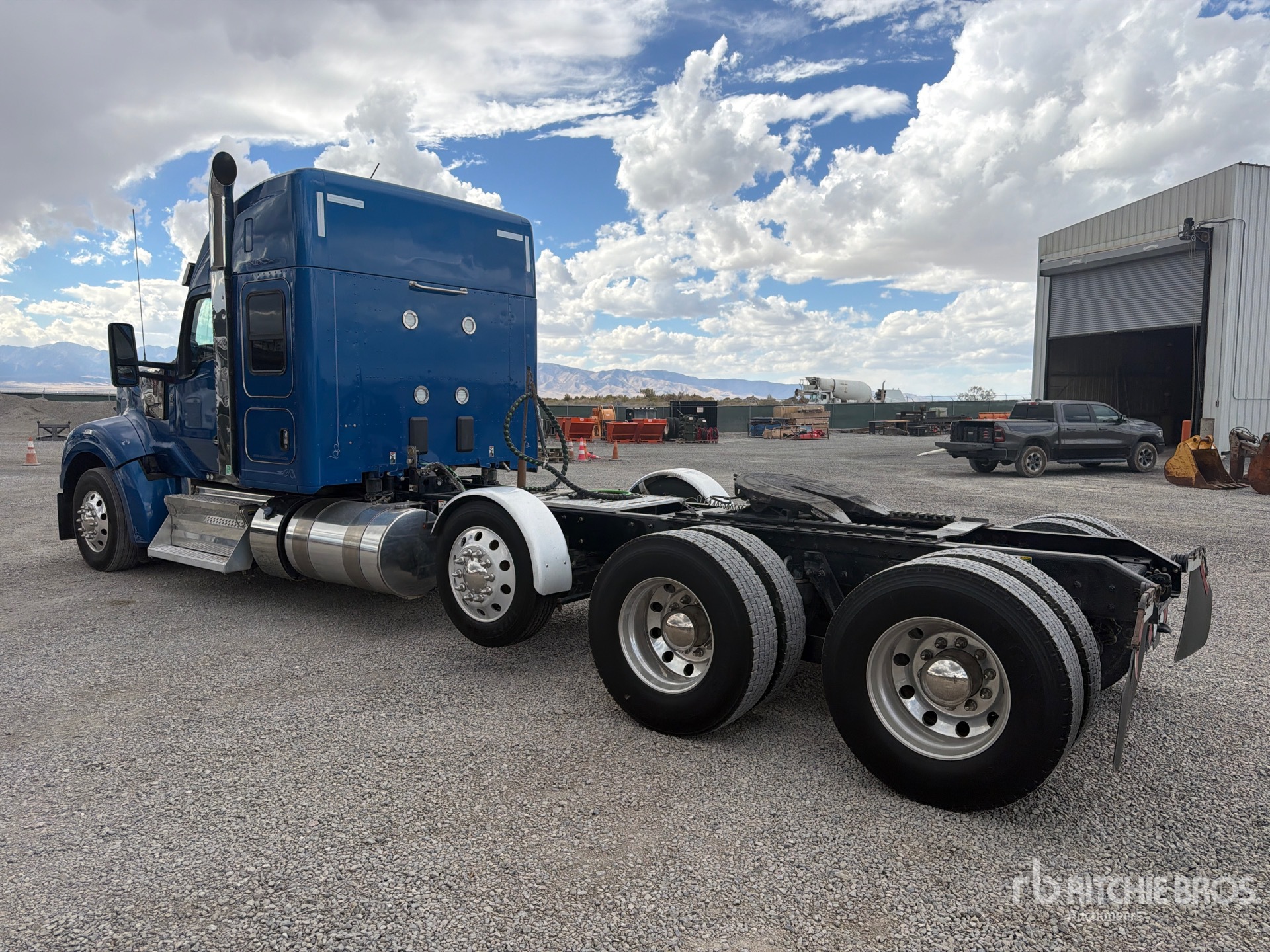 2023 Kenworth W990