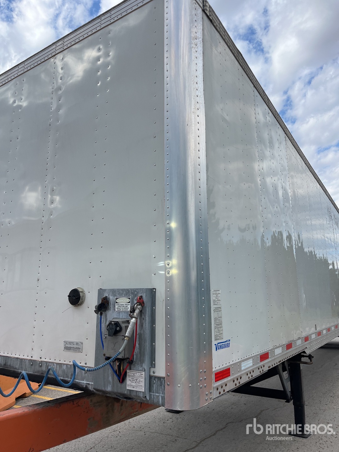 Photo of 2022 Vanguard 53 ft T/A