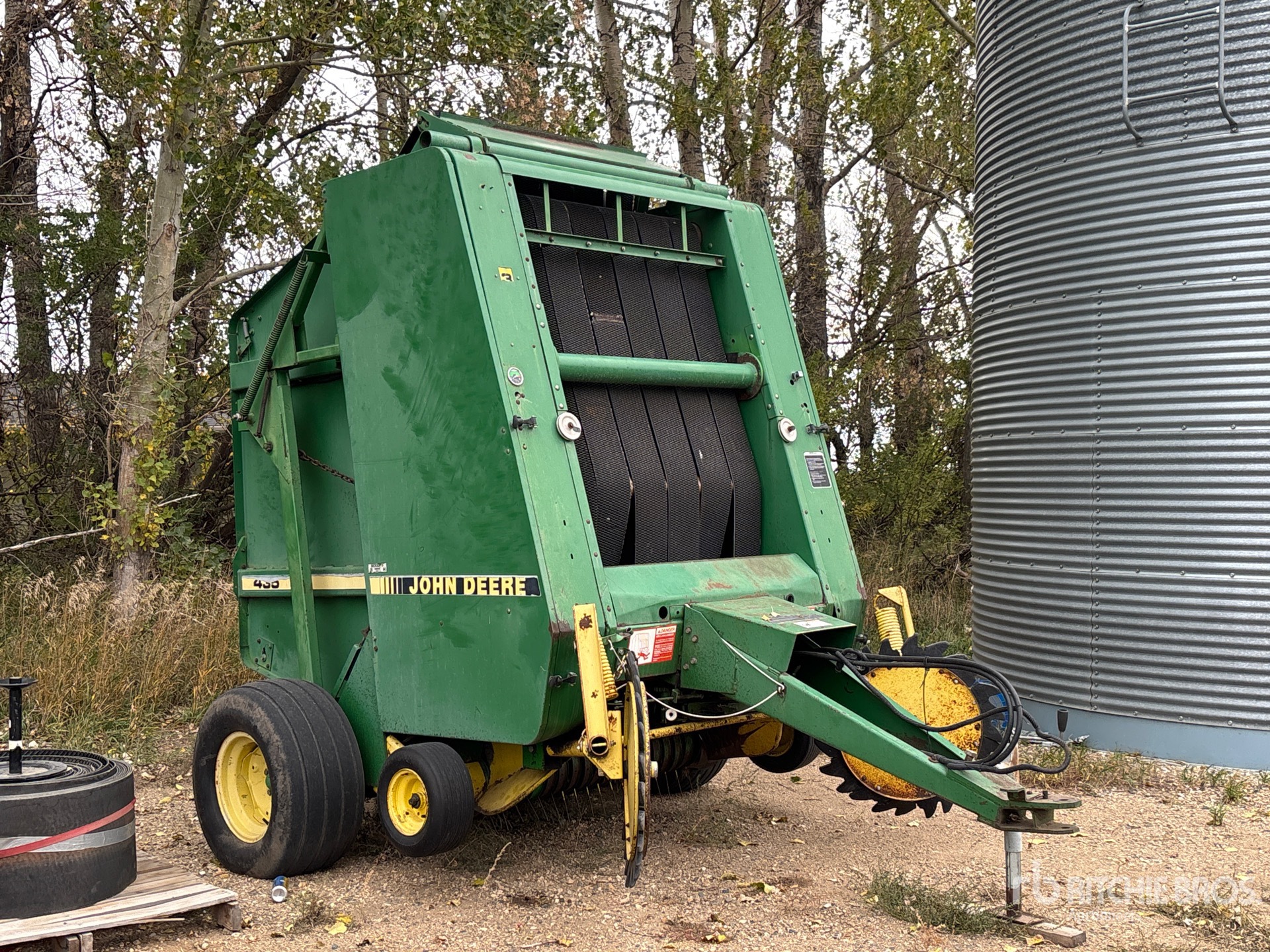 John Deere 435